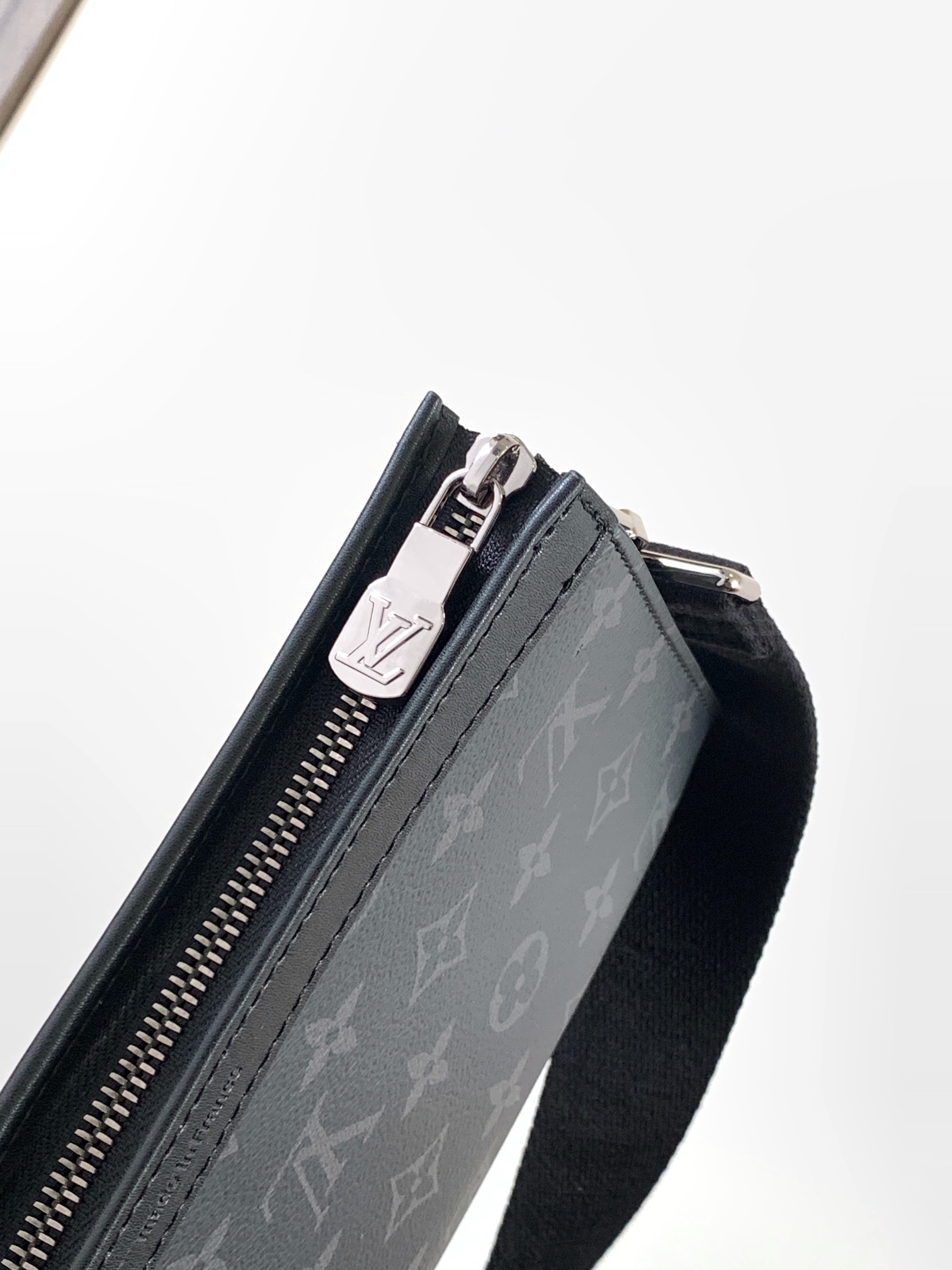 Gaston Wearable Wallet Monogram Eclipse Reverse M81124