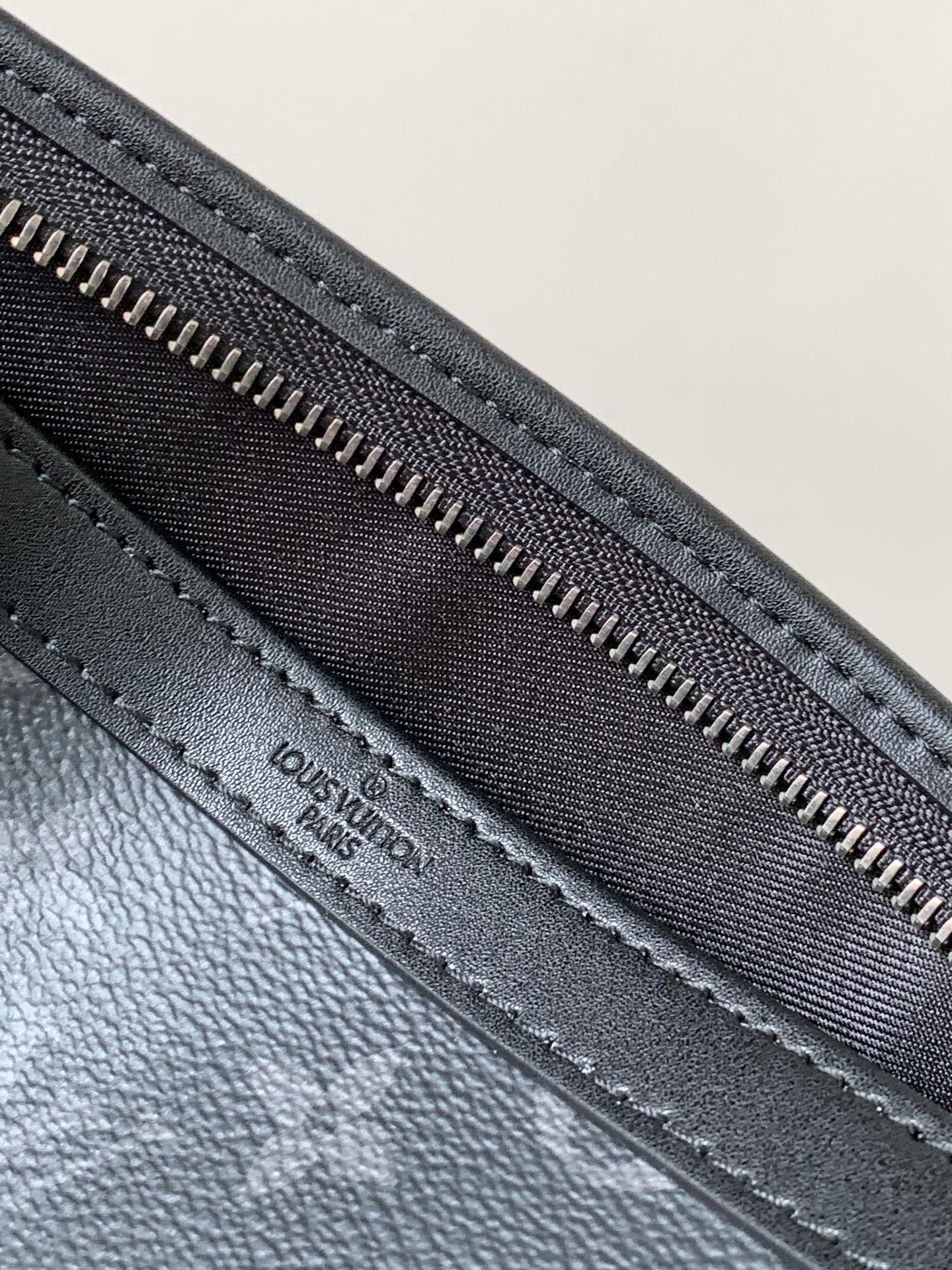 Gaston Wearable Wallet Monogram Eclipse Reverse M81124