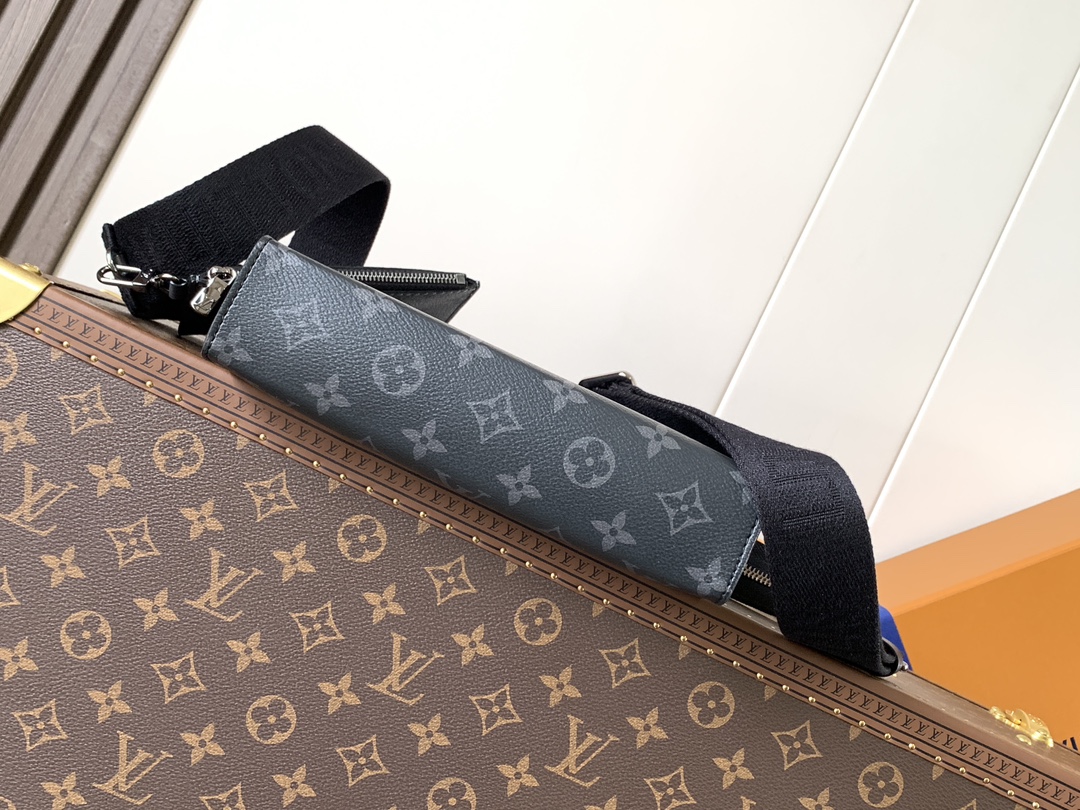 Gaston Wearable Wallet Monogram Eclipse Reverse M81124