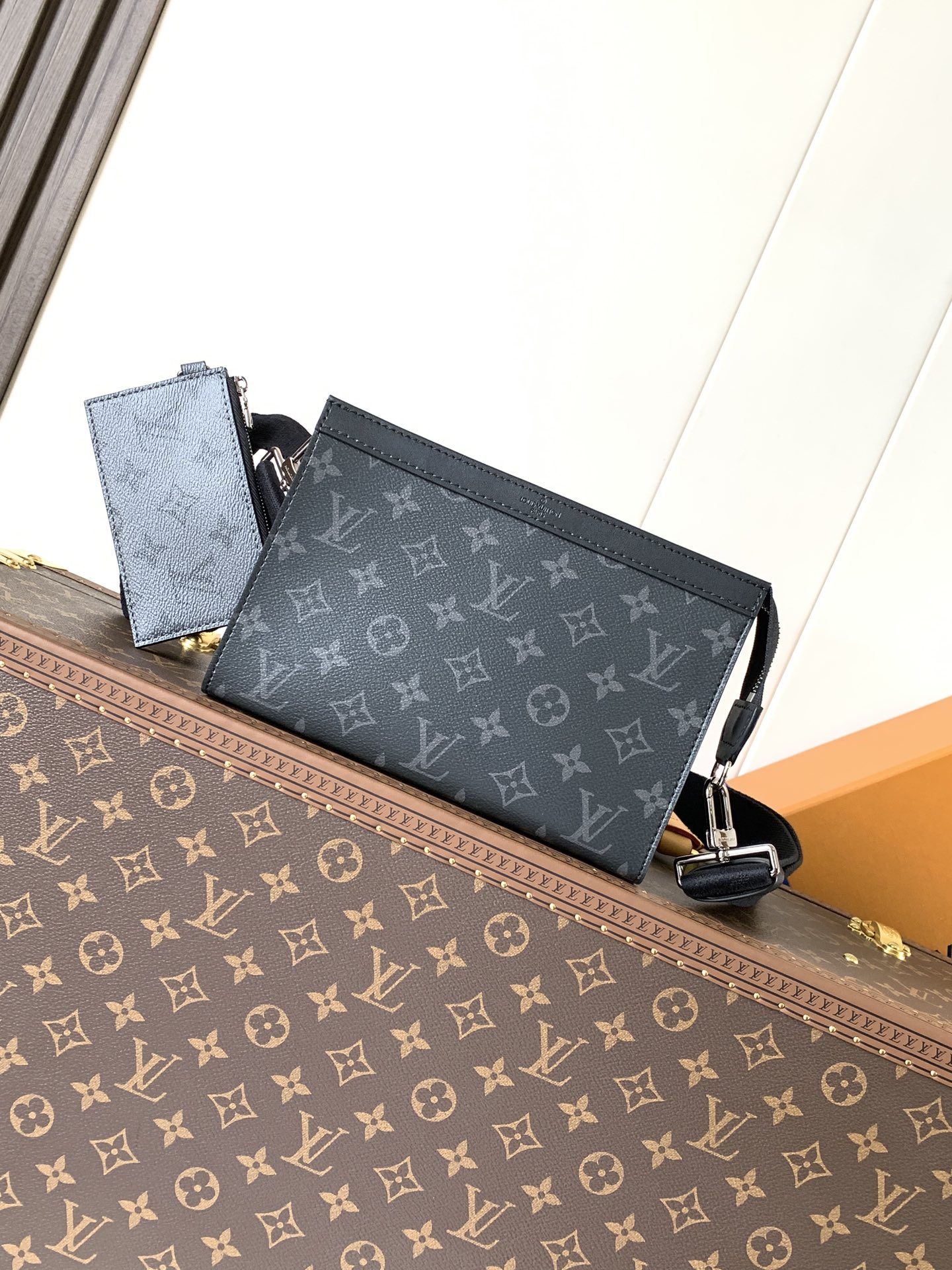 Gaston Wearable Wallet Monogram Eclipse Reverse M81124
