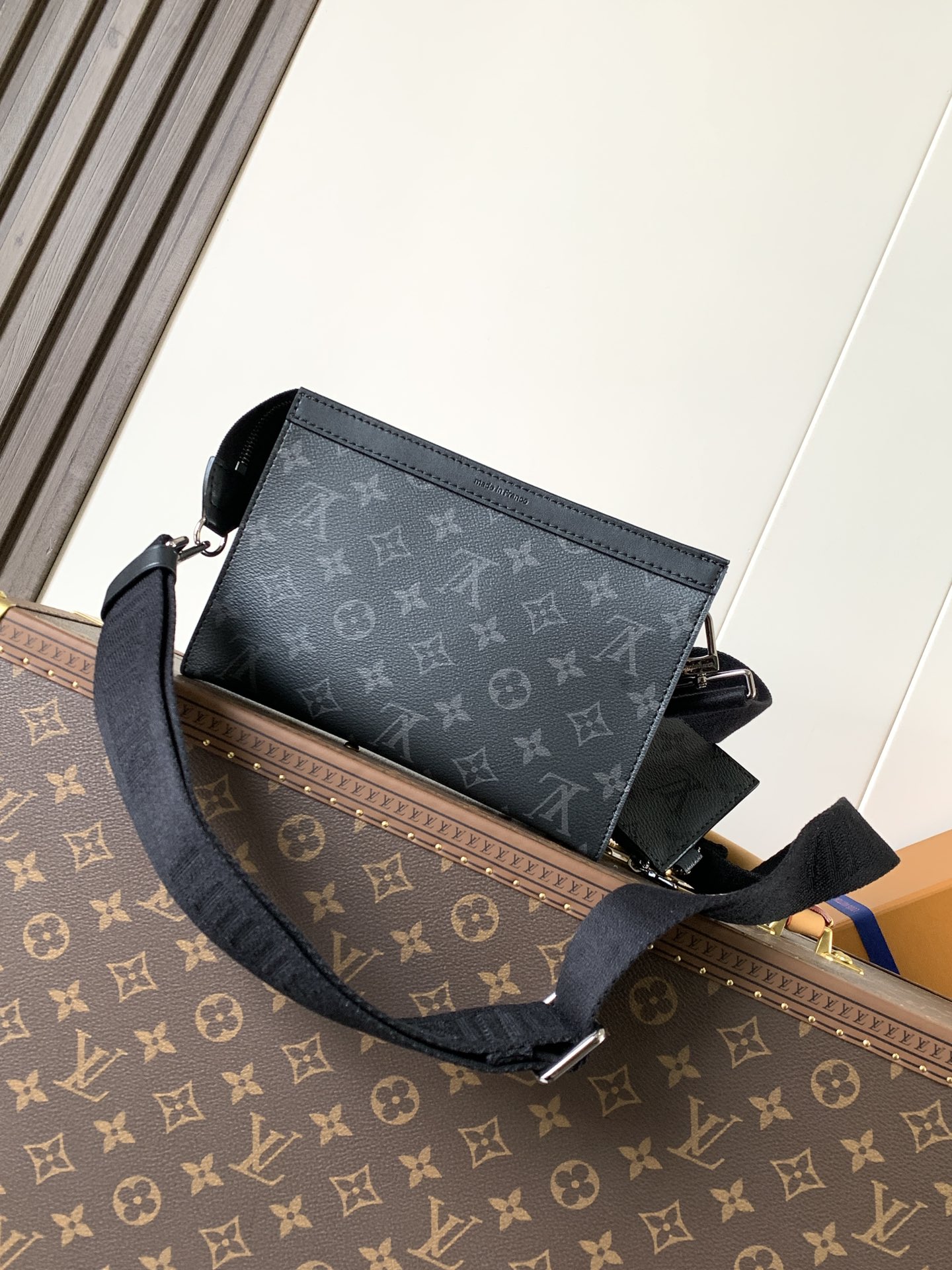 Gaston Wearable Wallet Monogram Eclipse Reverse M81124