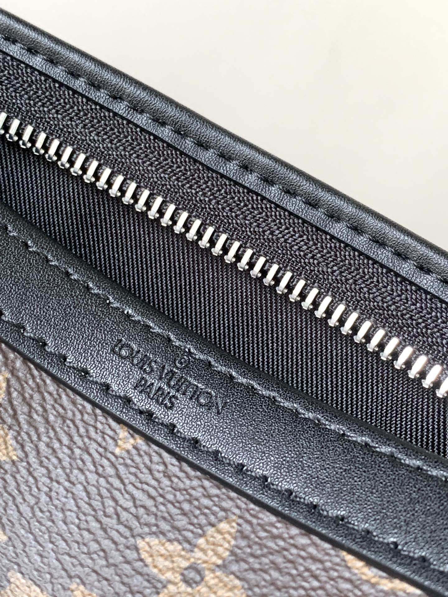 Gaston Wearable Wallet Monogram Macassar M14036