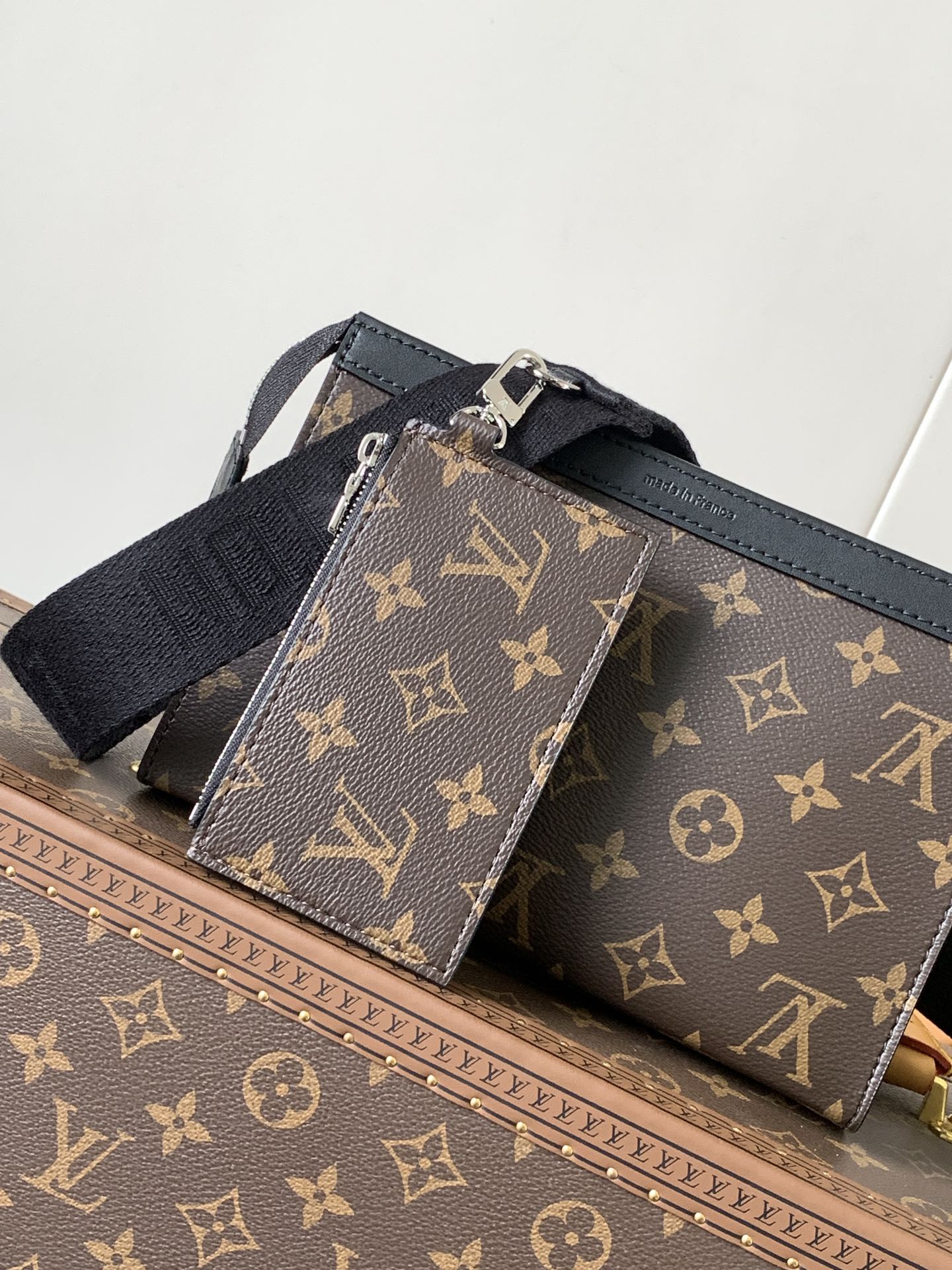 Gaston Wearable Wallet Monogram Macassar M14036