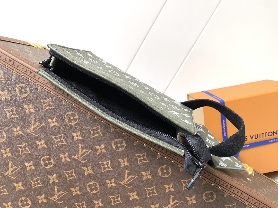 Gaston Wearable Wallet Olive Green Monogram Shadow M13197