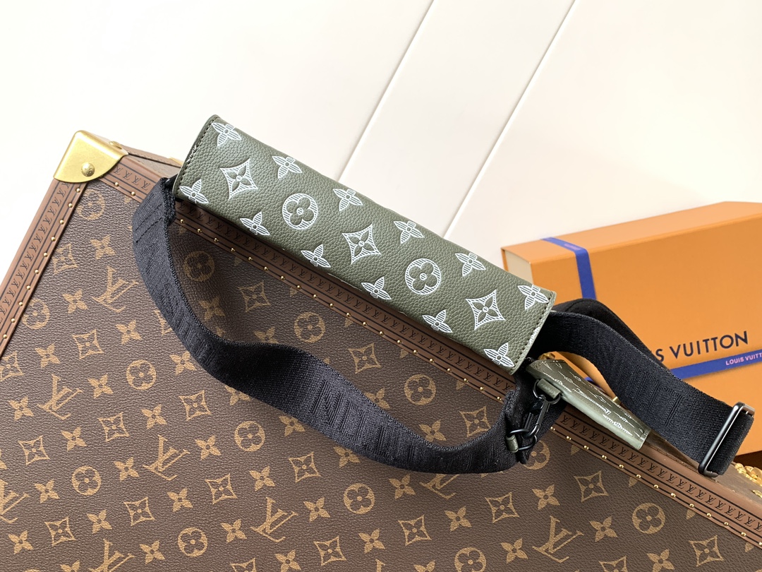 Gaston Wearable Wallet Olive Green Monogram Shadow M13197