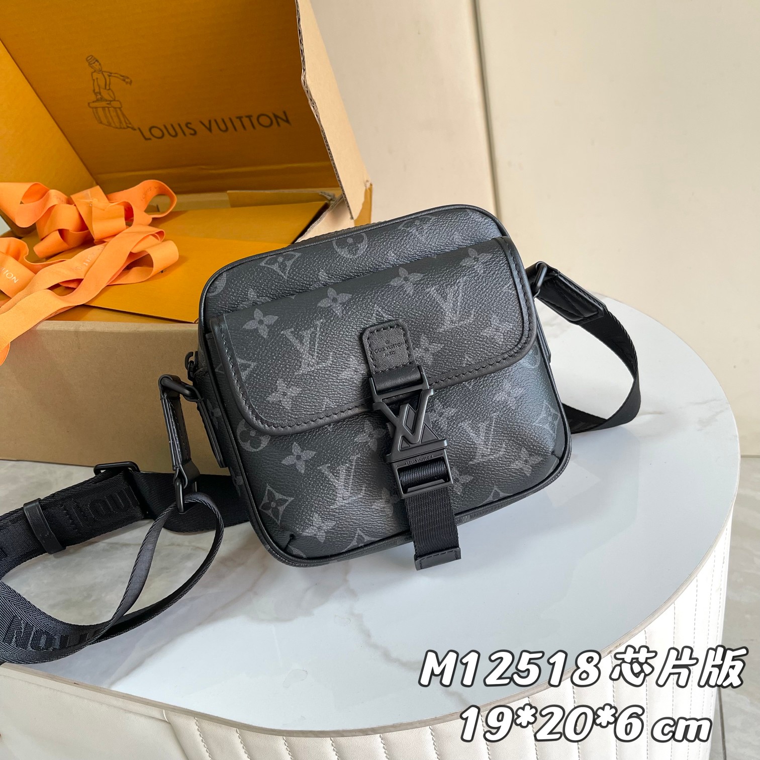 Getaway Messenger Bag Monogram Eclipse M12518
