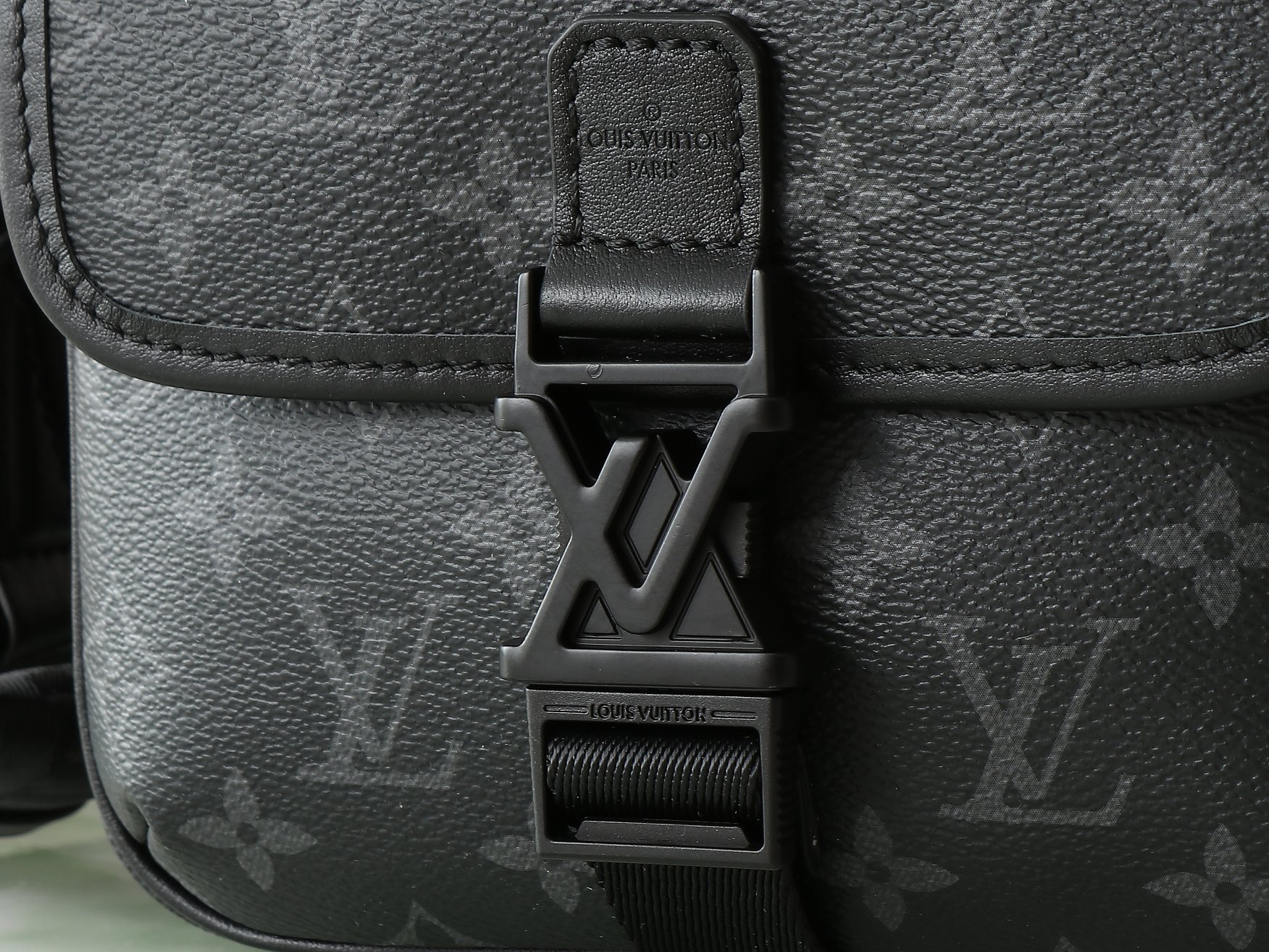Getaway Messenger Bag Monogram Eclipse M12518
