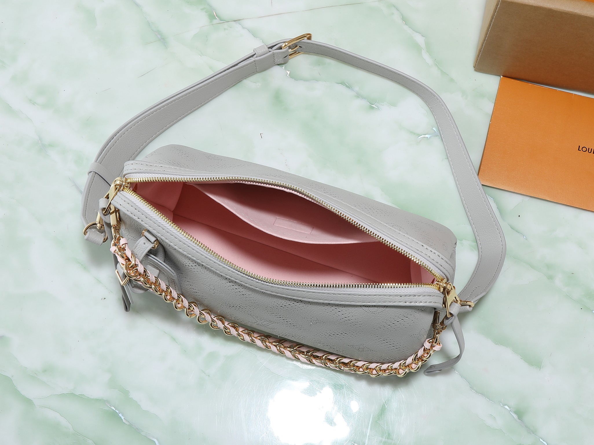Hand It All Pm Mahina Bag Pink/Gray M13157