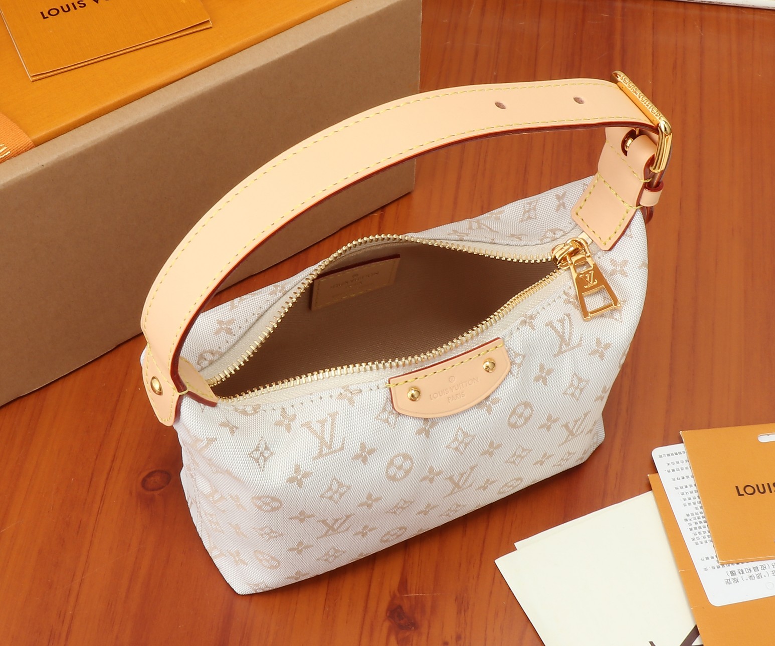 Hills Pochette Monogram White Polyamide M12433