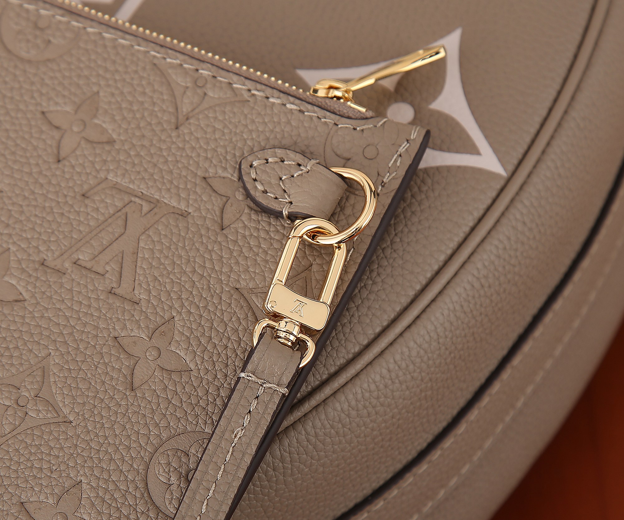 Loop Hobo Bag Bicolor Monogram Empreinte Leather M46738
