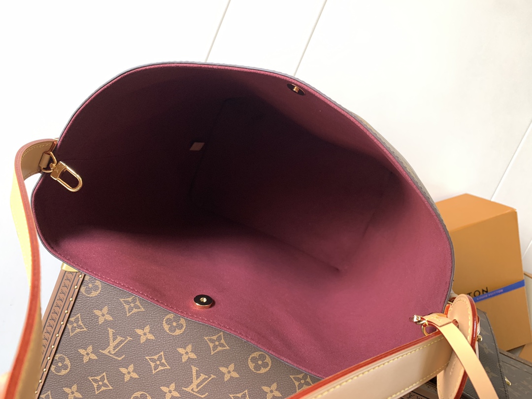 Low Key All In Gm Bag Monogram M12926