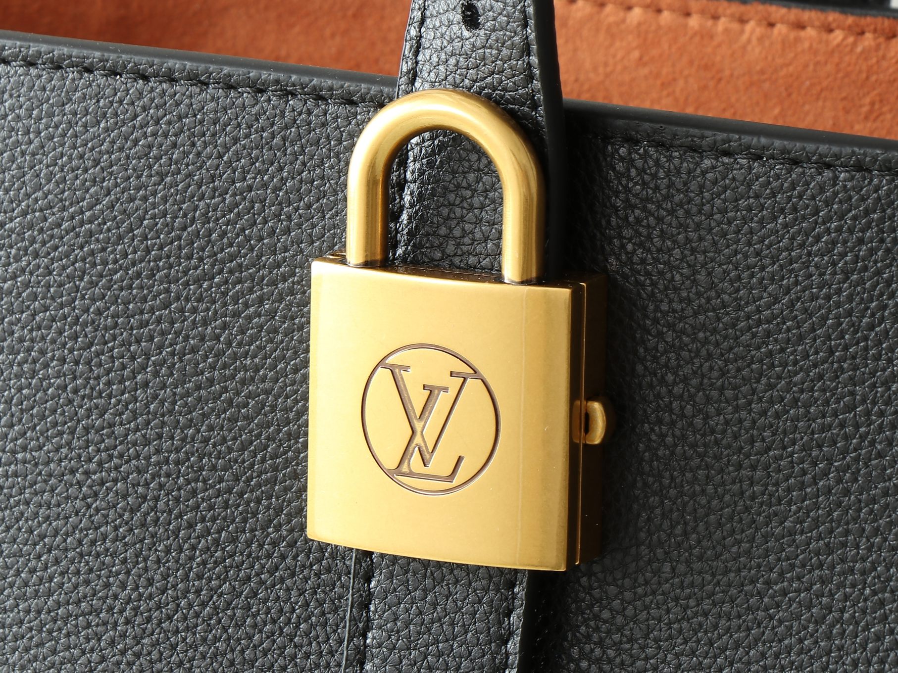 Low Key Cabas Mm Bag Black Grained Calfskin M25341