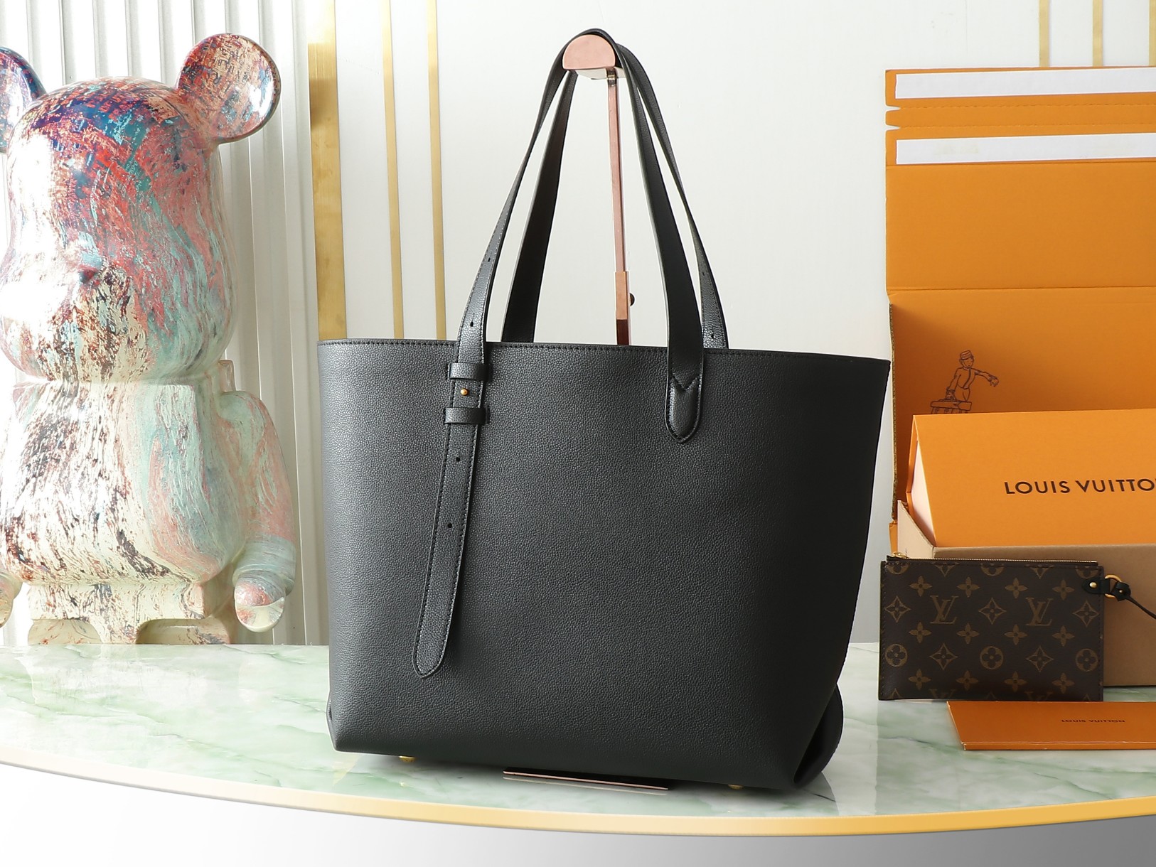 Low Key Cabas Mm Bag Black Grained Calfskin M25341