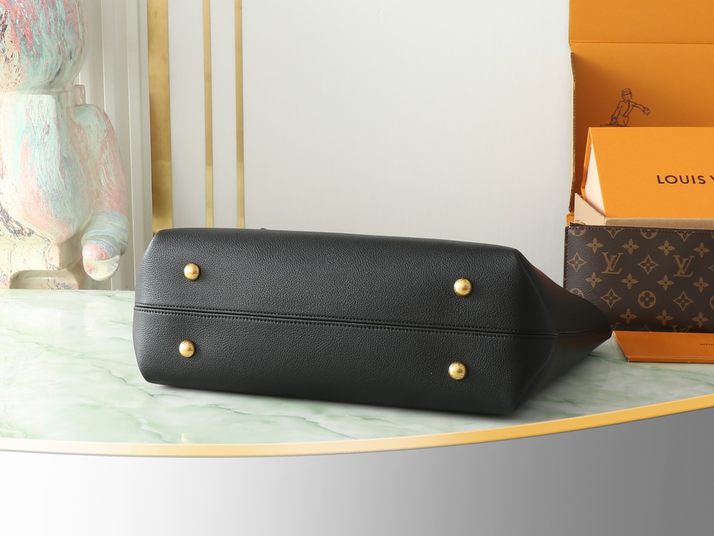 Low Key Cabas Mm Bag Black Grained Calfskin M25341