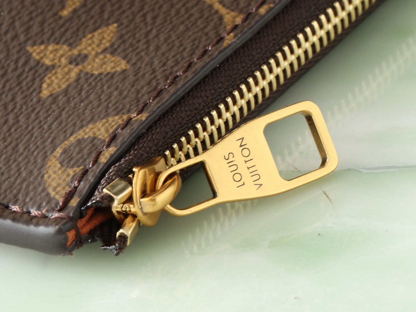 Low Key Cabas Mm Bag Black Grained Calfskin M25341