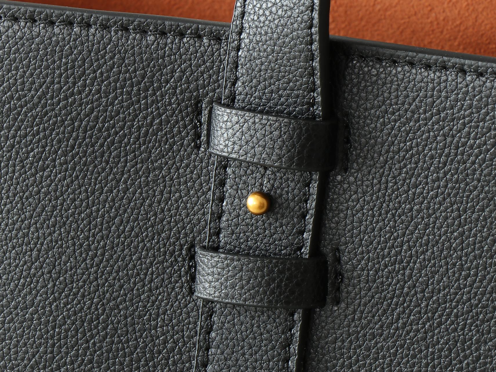 Low Key Cabas Mm Bag Black Grained Calfskin M25341