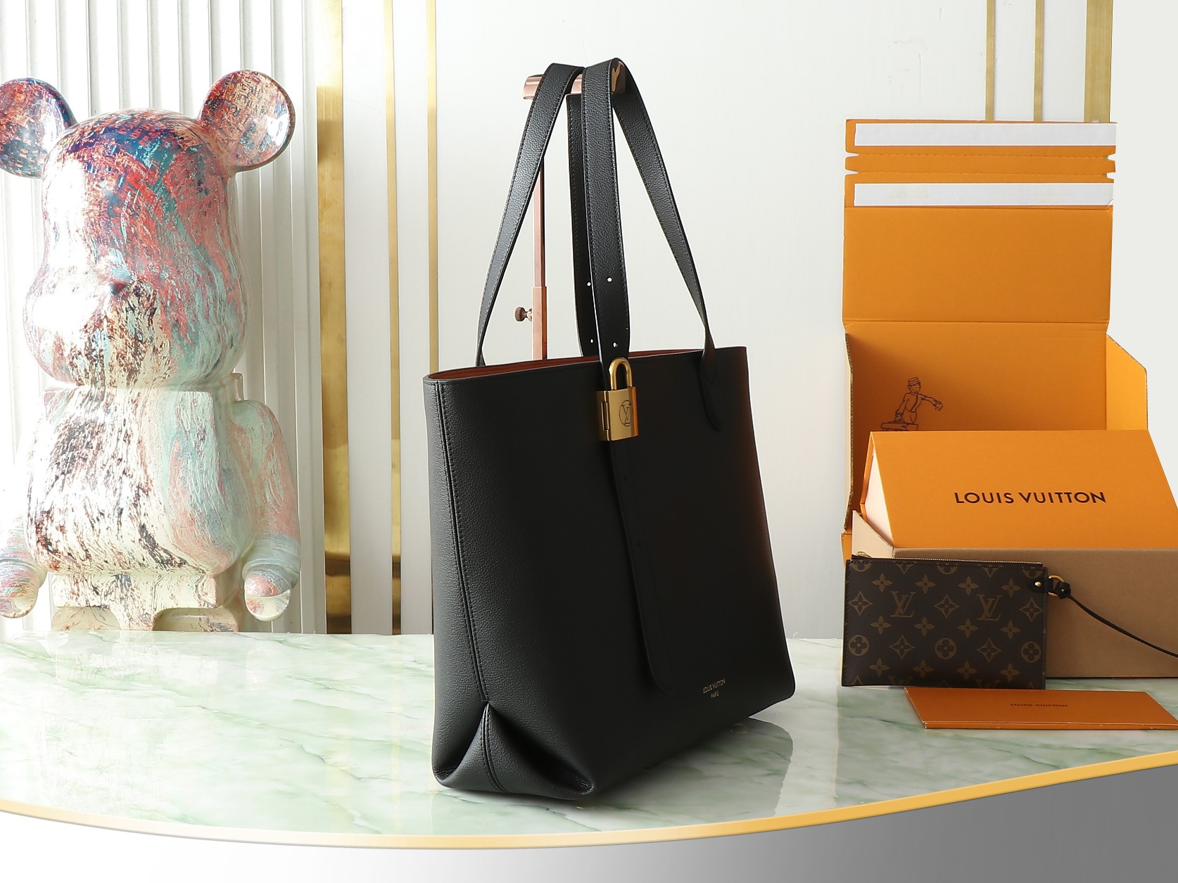 Low Key Cabas Mm Bag Black Grained Calfskin M25341