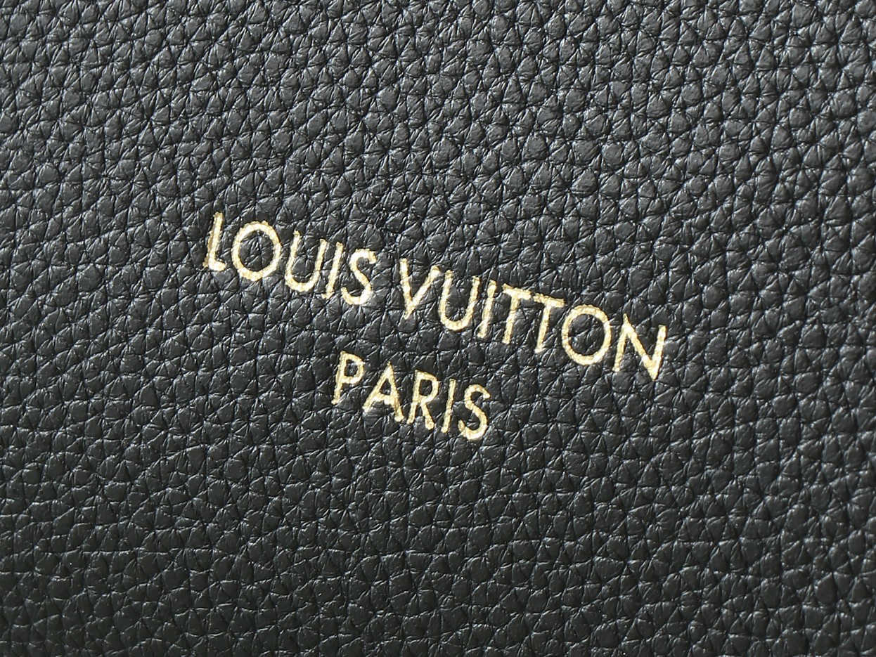Low Key Cabas Mm Bag Black Grained Calfskin M25341