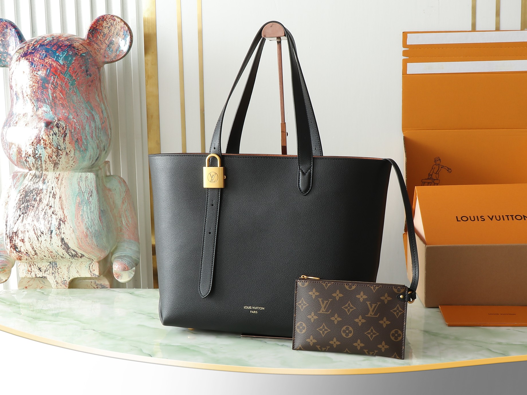 Low Key Cabas Mm Bag Black Grained Calfskin M25341
