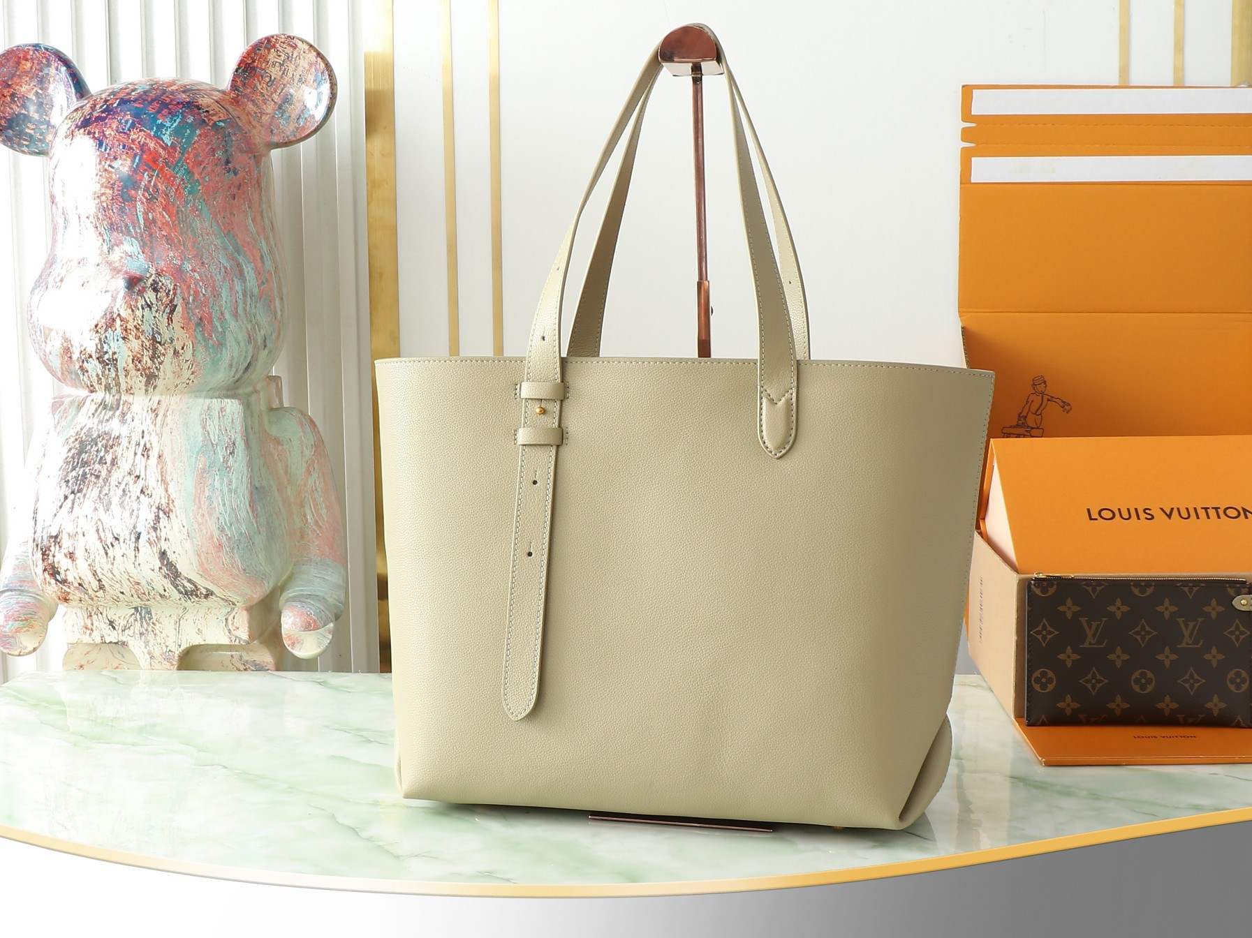 Low Key Cabas Mm Bag Clay Grained Calfskin M25341