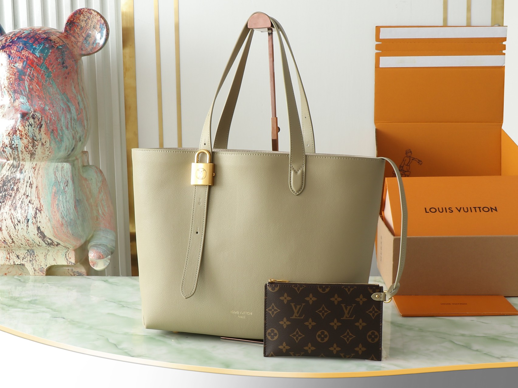 Low Key Cabas Mm Bag Clay Grained Calfskin M25341