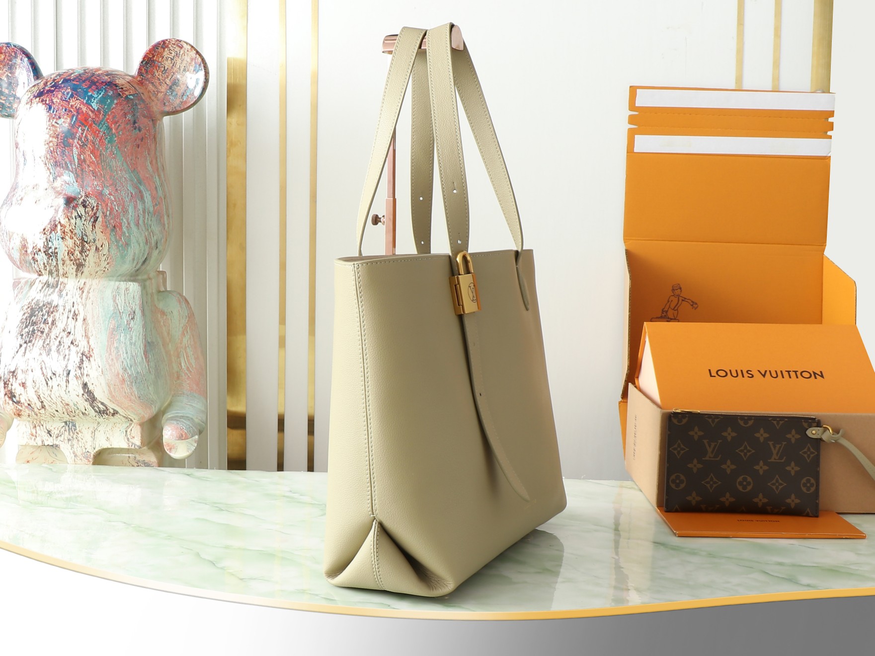 Low Key Cabas Mm Bag Clay Grained Calfskin M25341