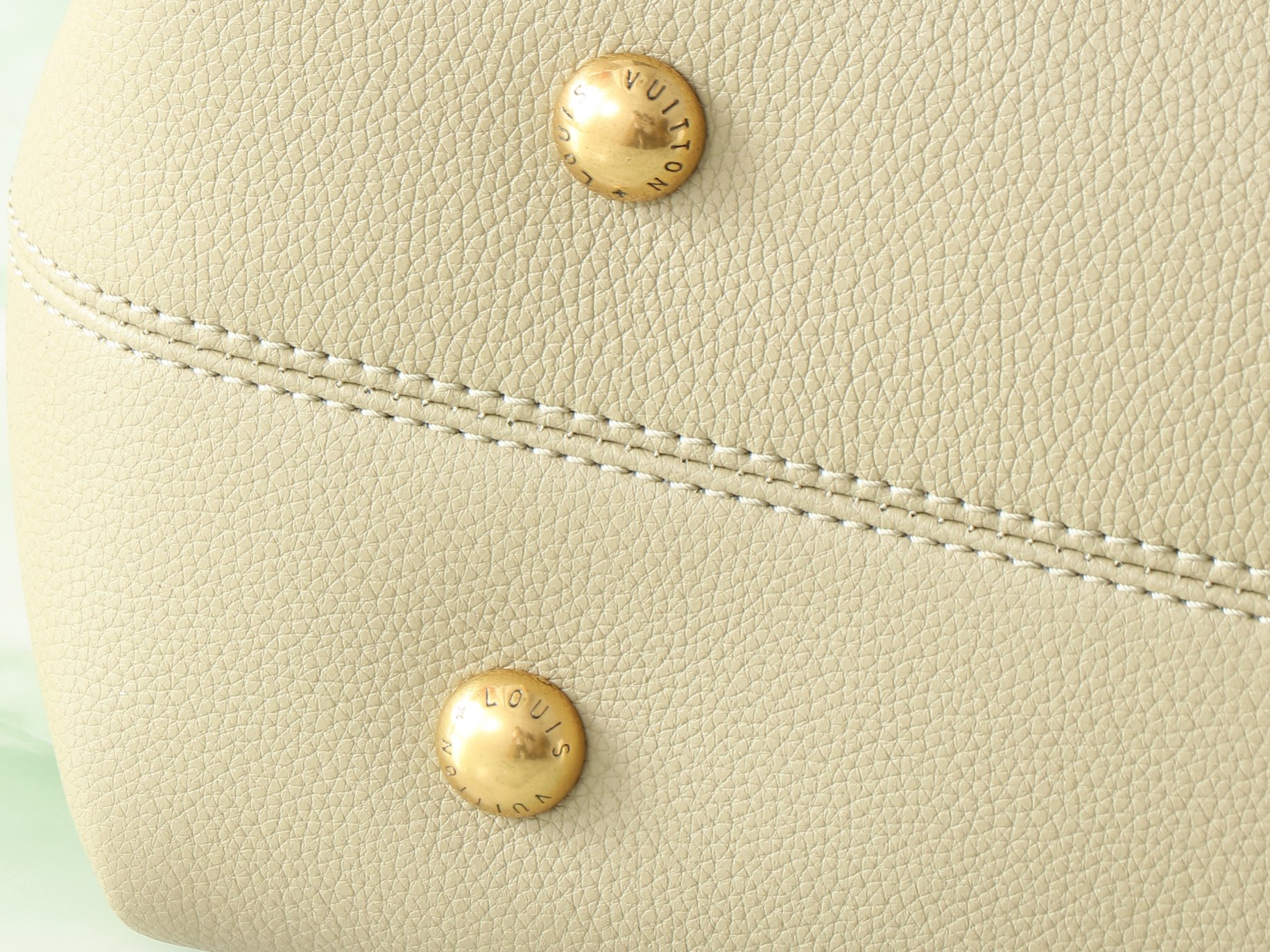 Low Key Cabas Mm Bag Clay Grained Calfskin M25341
