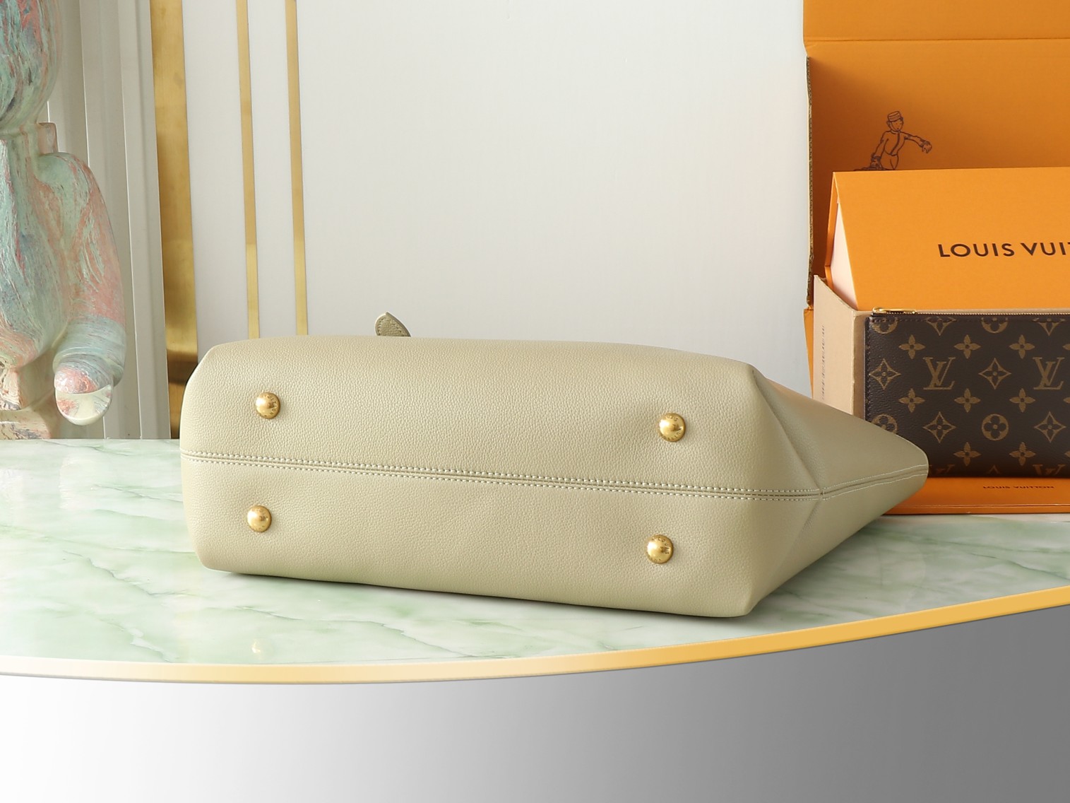 Low Key Cabas Mm Bag Clay Grained Calfskin M25341