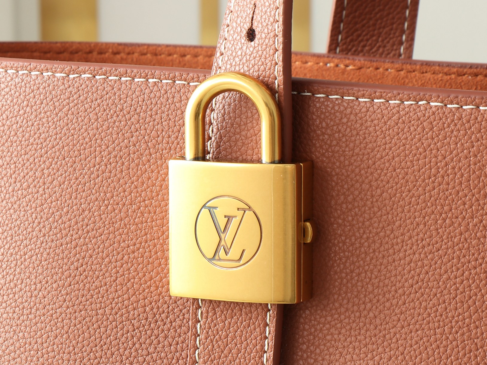 Low Key Cabas Mm Bag Cognac Grained Calfskin M25341