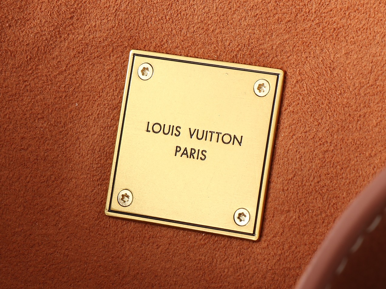 Low Key Cabas Mm Bag Cognac Grained Calfskin M25341