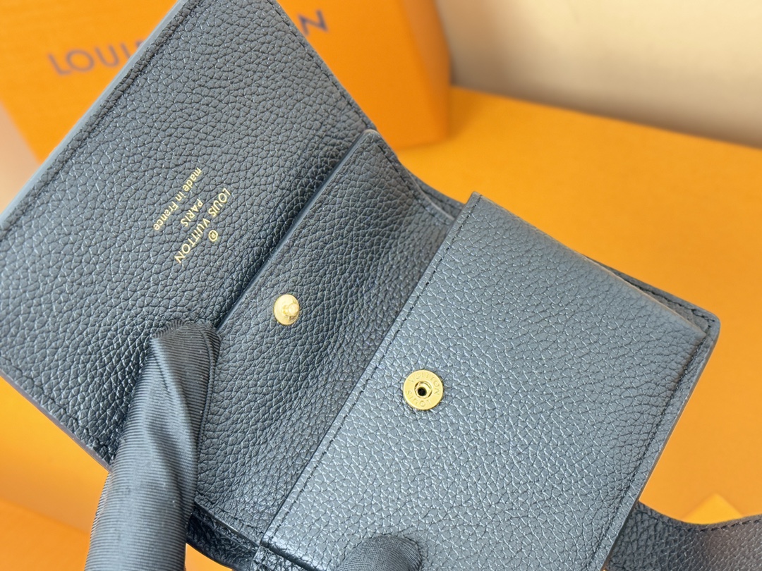 Low Key Compact Wallet Black M12408
