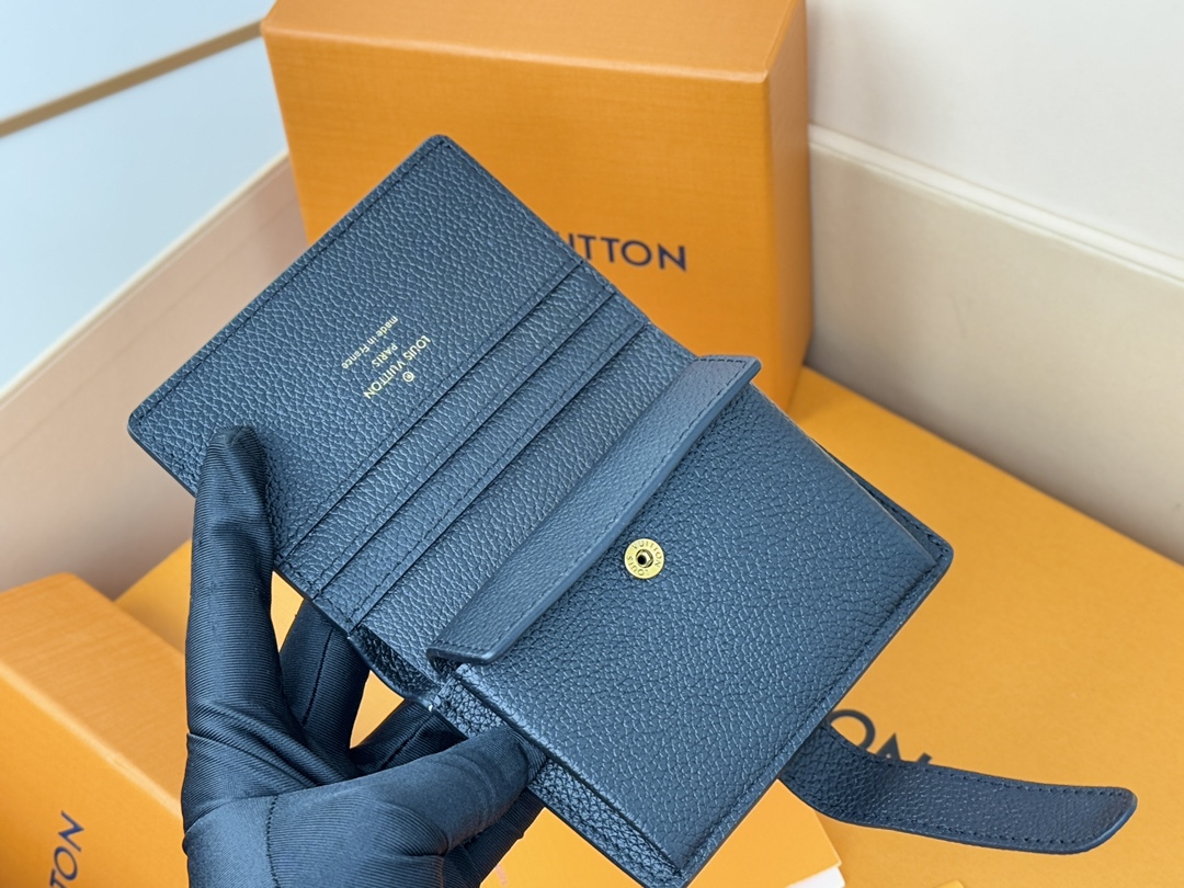 Low Key Compact Wallet Black M12408