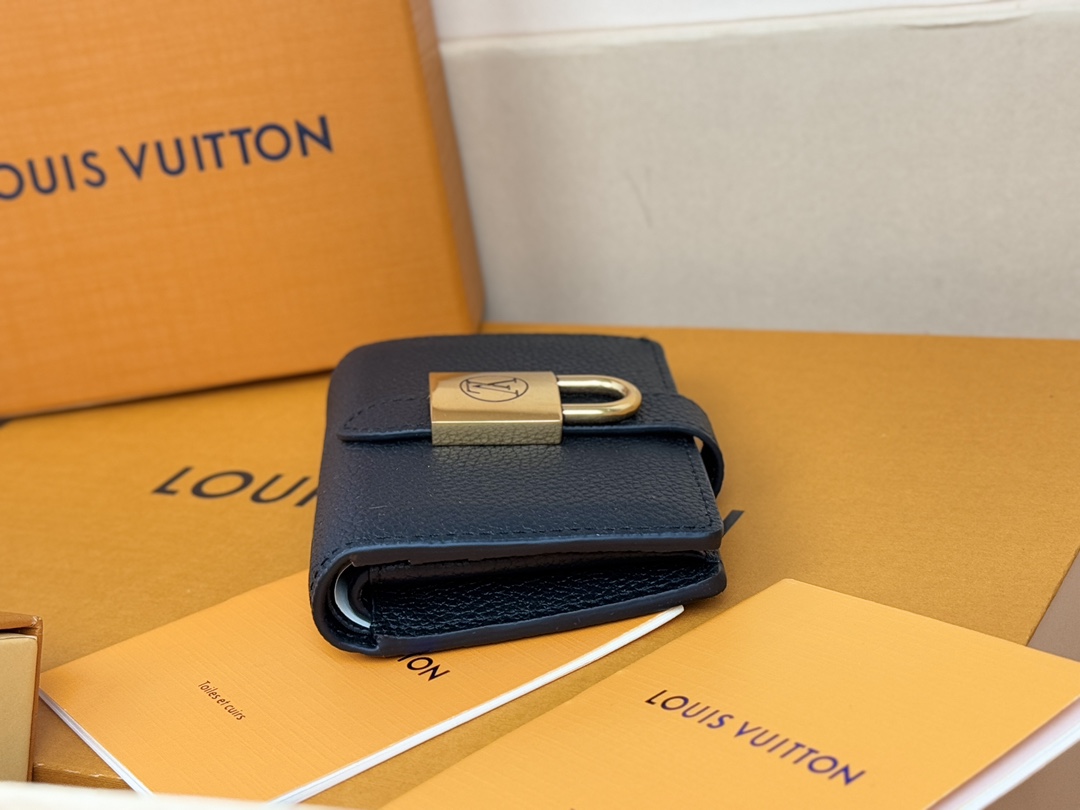Low Key Compact Wallet Black M12408