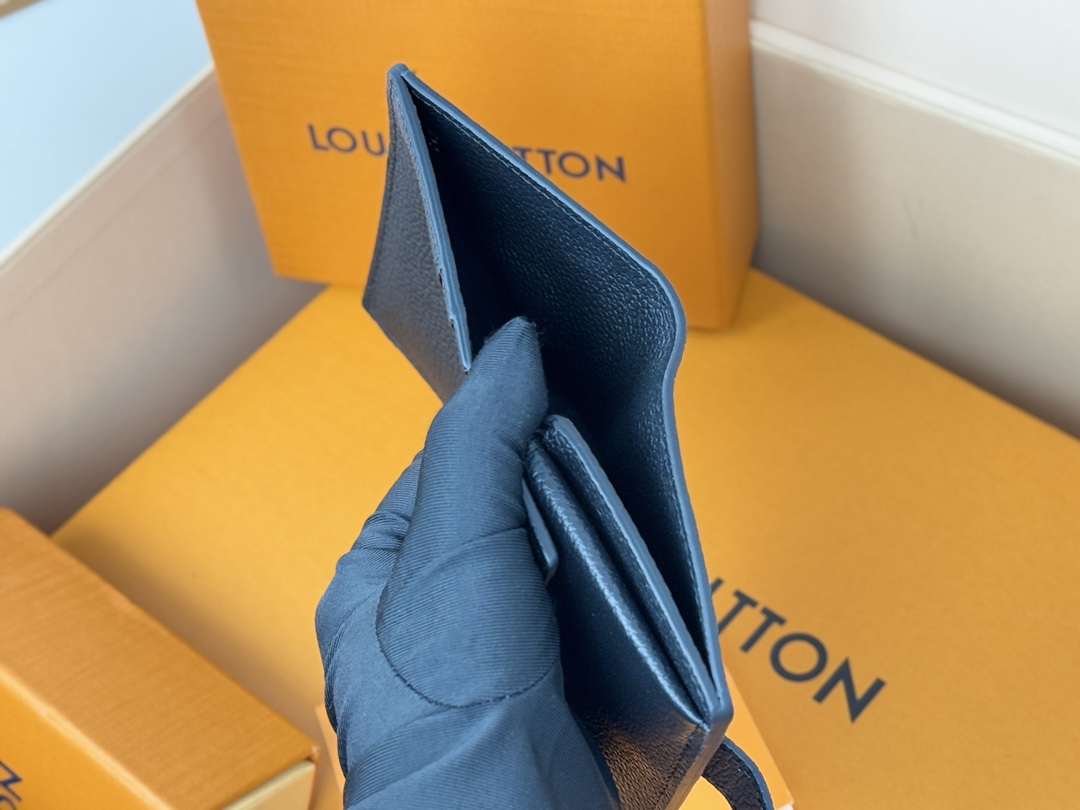 Low Key Compact Wallet Black M12408