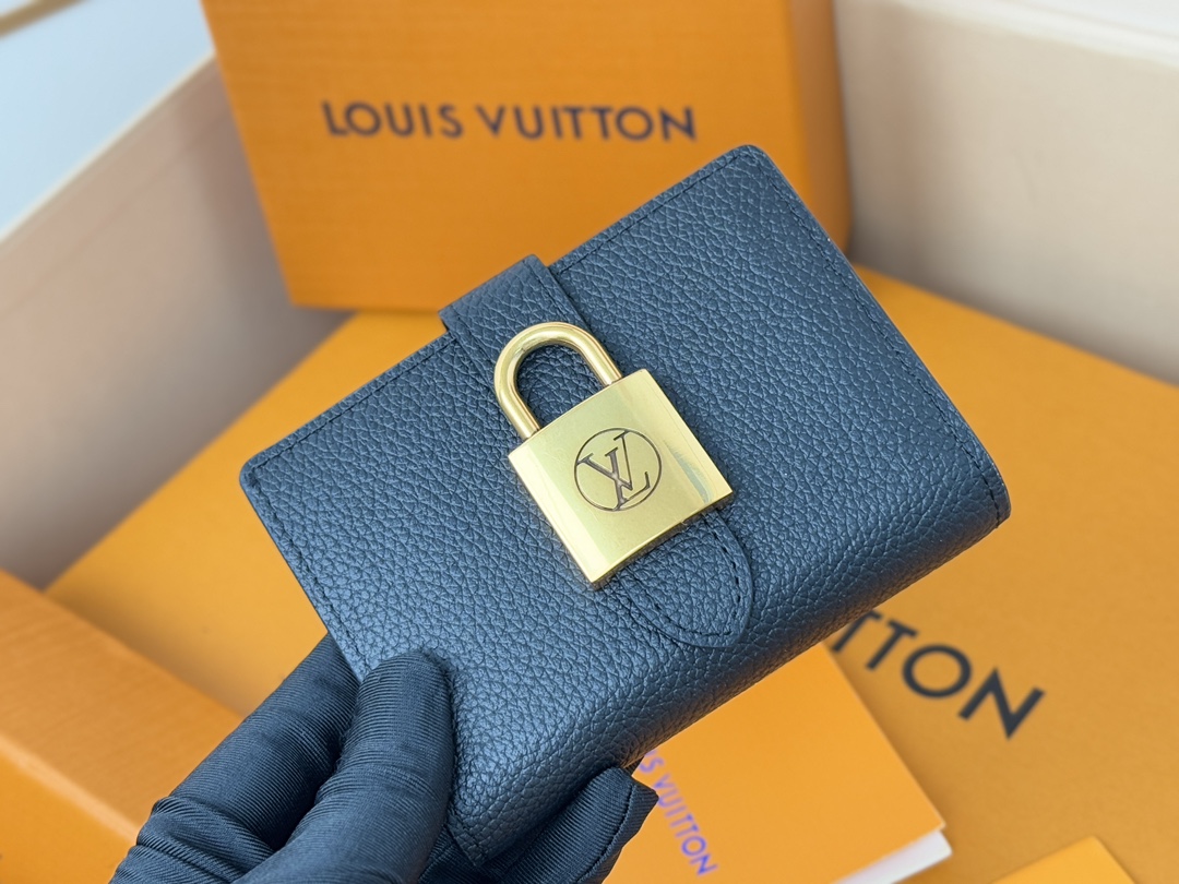 Low Key Compact Wallet Black M12408
