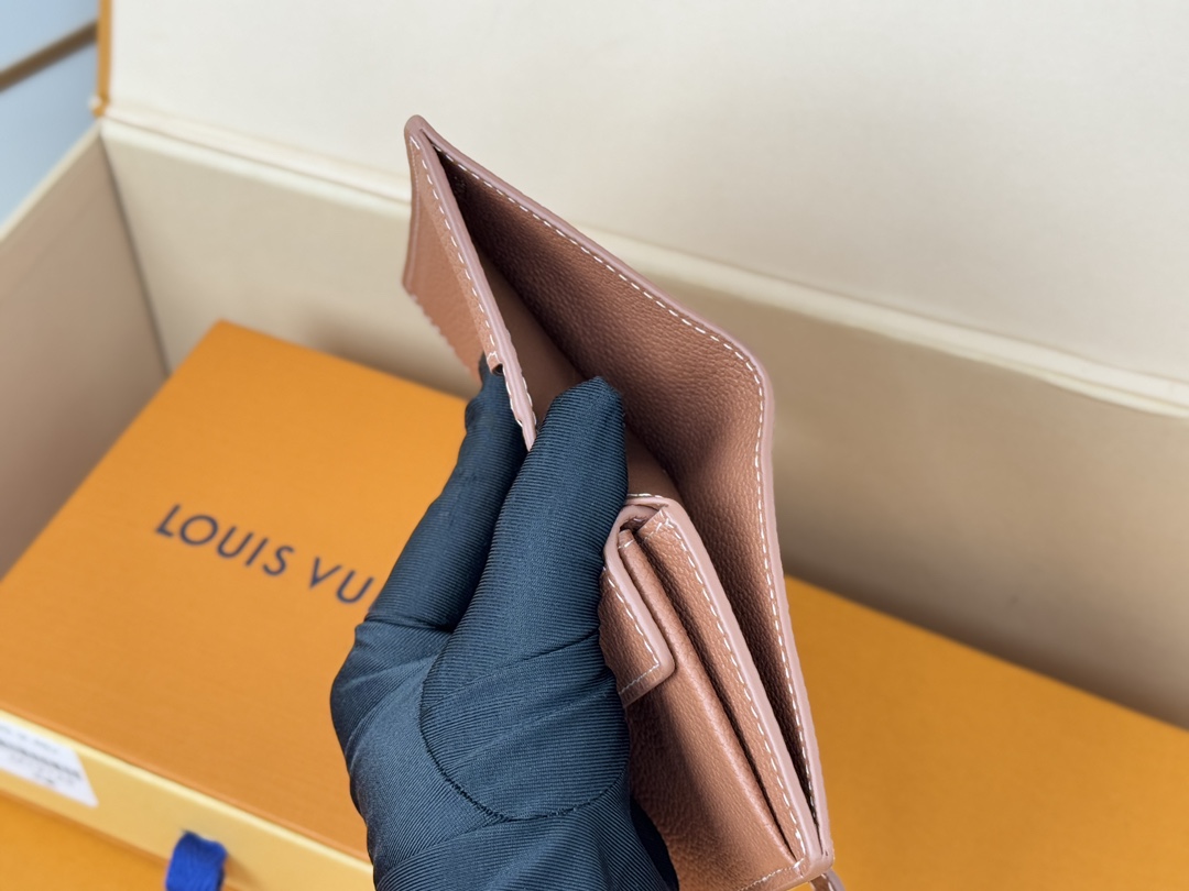 Low Key Compact Wallet Cognac M12148