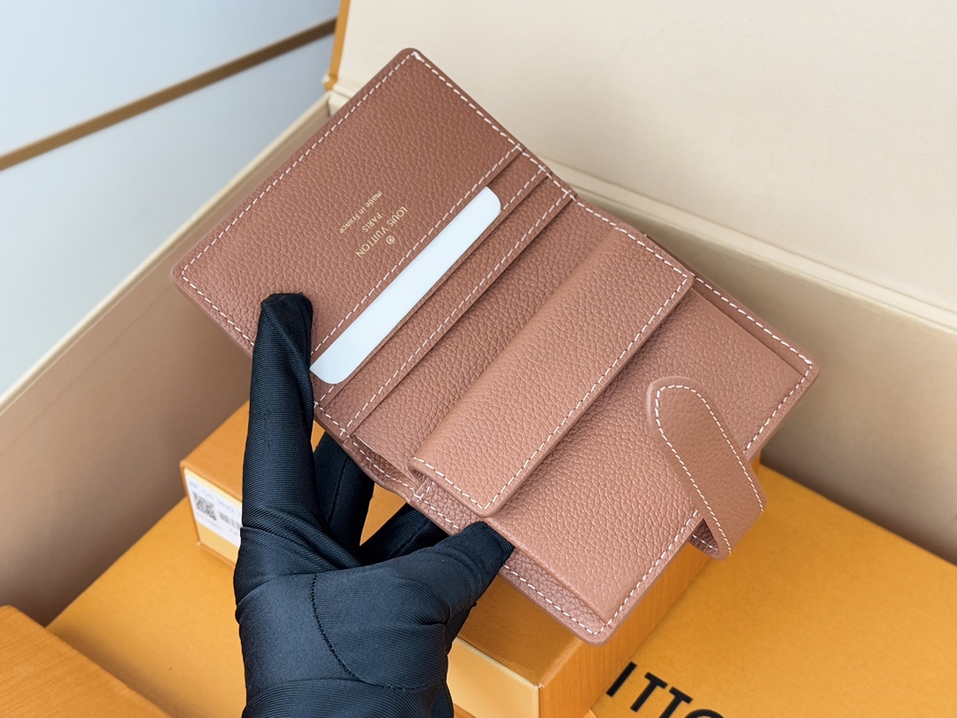Low Key Compact Wallet Cognac M12148