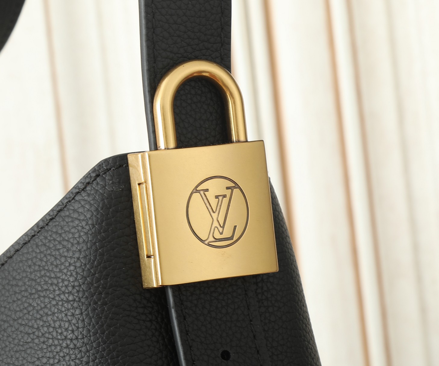 Low Key Hobo Mm Bag Black Grained Calfskin M24856