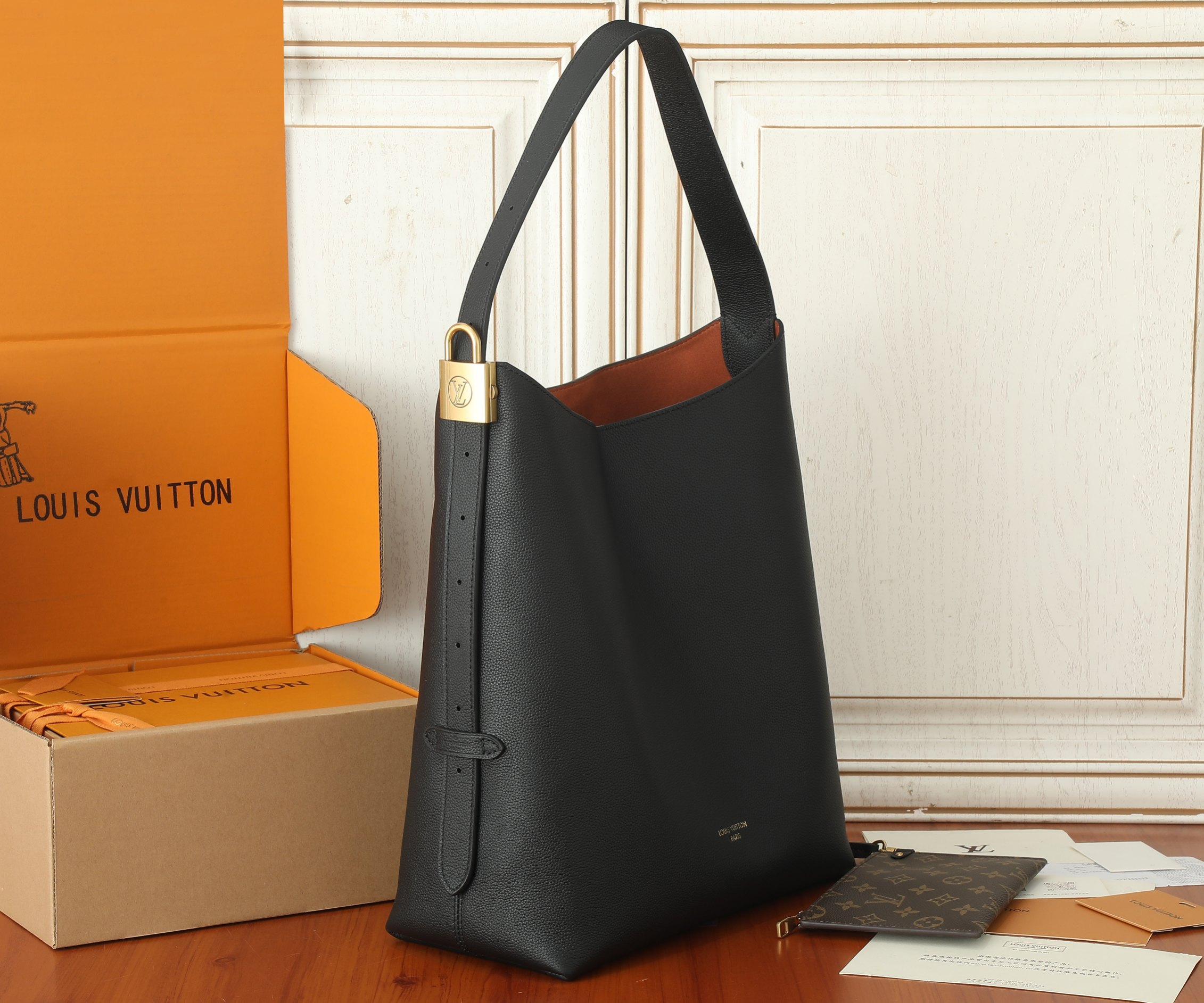 Low Key Hobo Mm Bag Black Grained Calfskin M24856