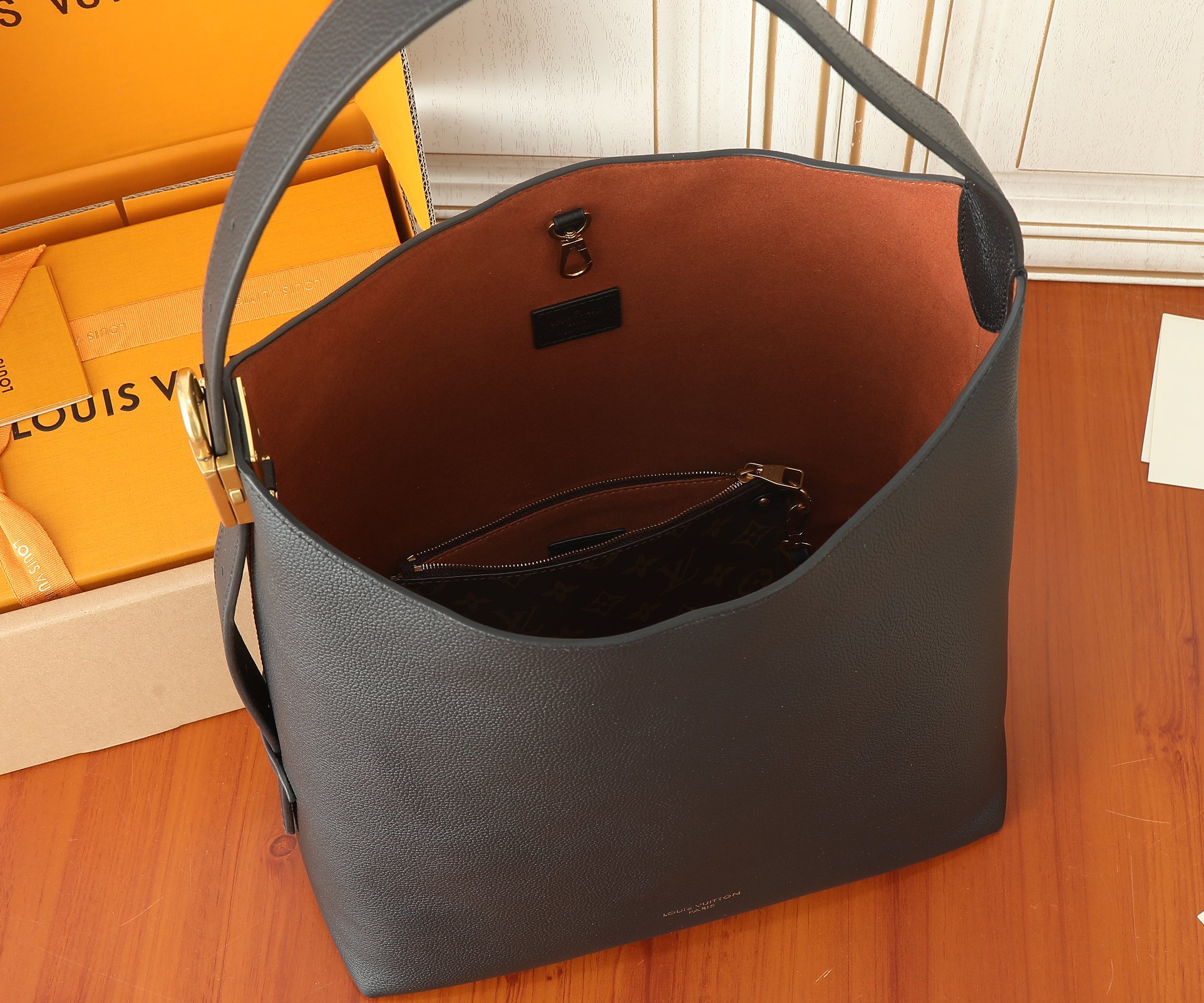 Low Key Hobo Mm Bag Black Grained Calfskin M24856