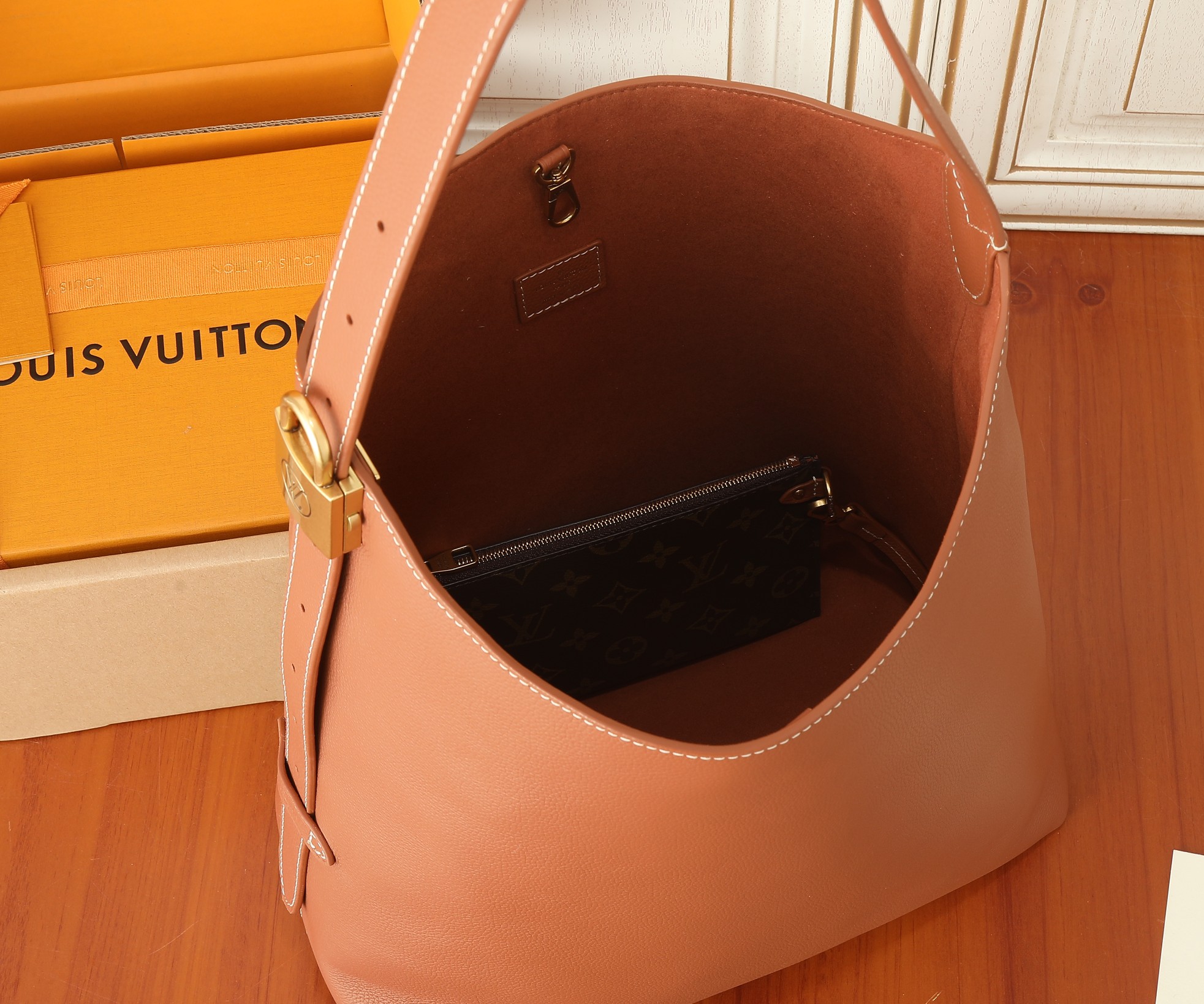 Low Key Hobo Mm Bag Cognac Grained Calfskin M24974