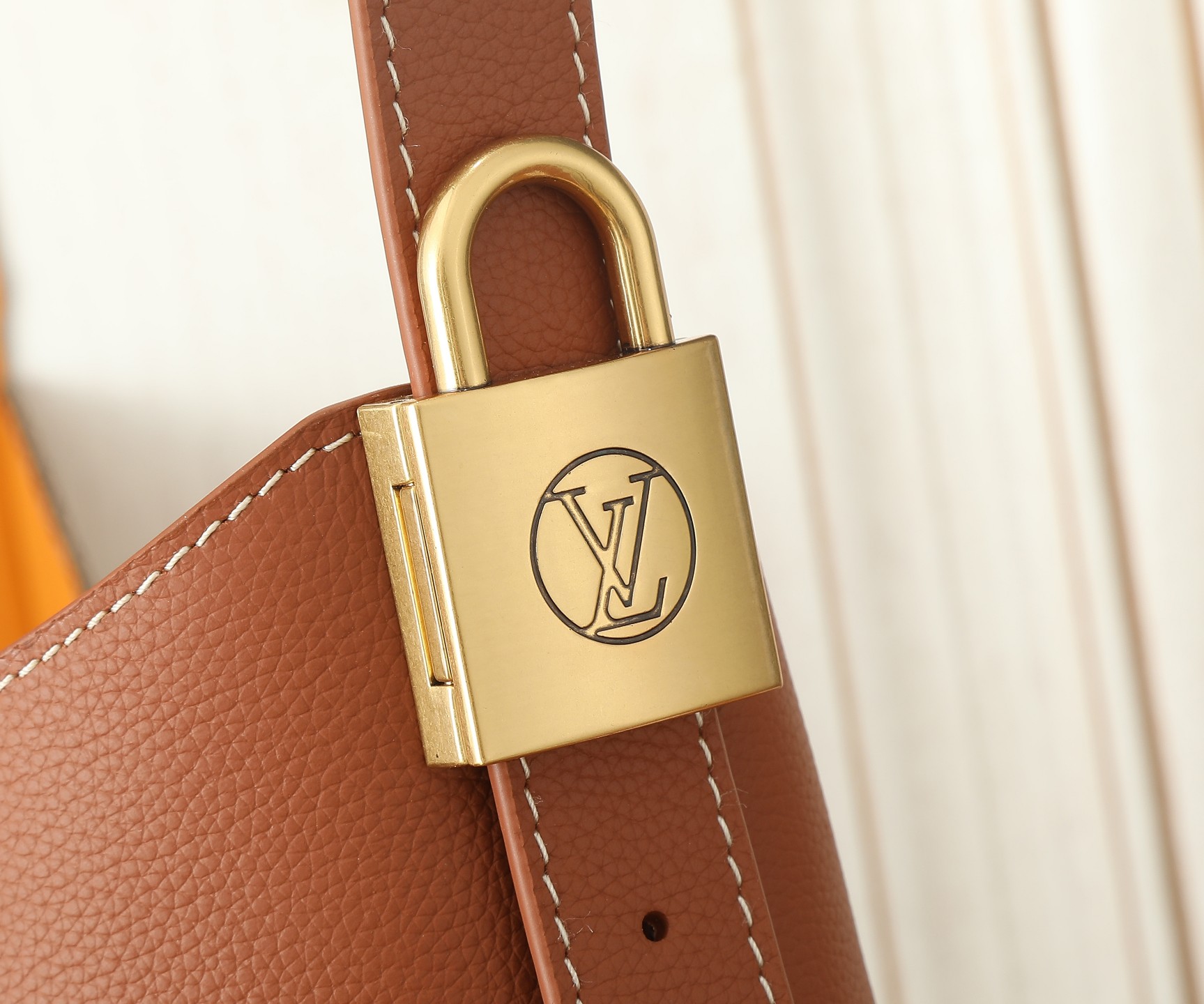 Low Key Hobo Mm Bag Cognac Grained Calfskin M24974
