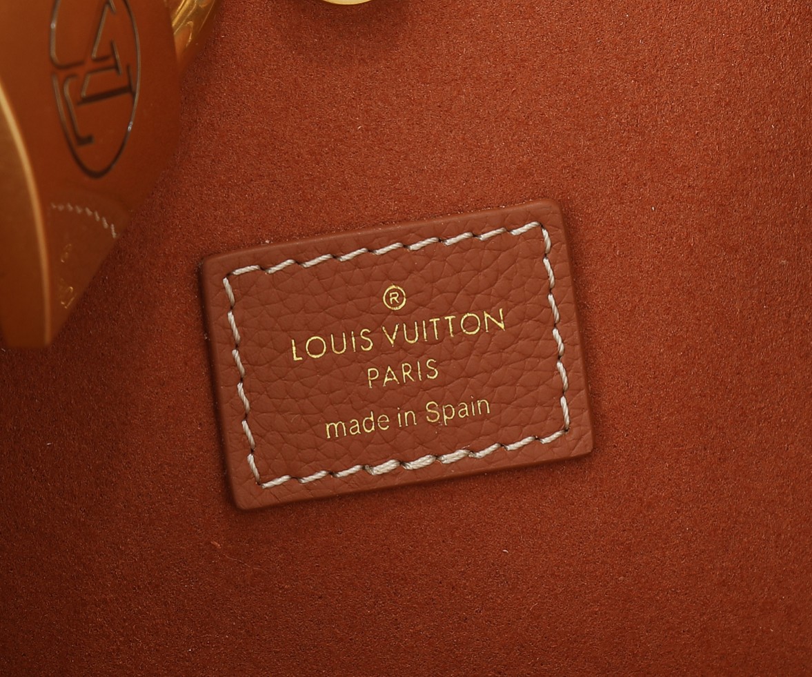 Low Key Hobo Mm Bag Cognac Grained Calfskin M24974