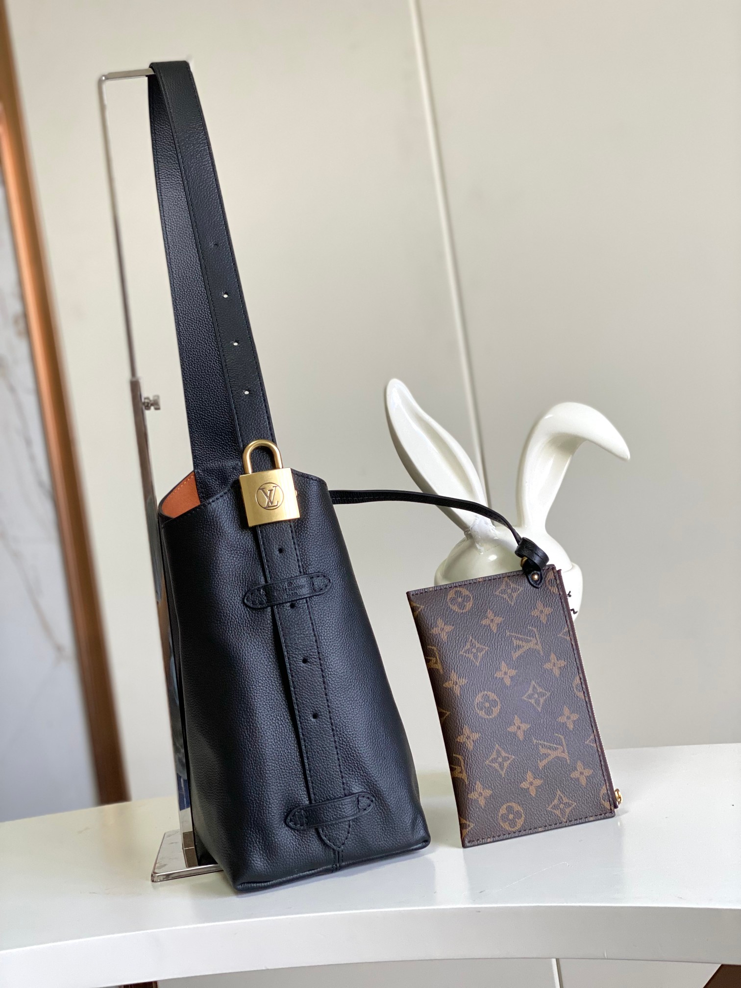 Low Key Hobo Pm Bag Black Smooth Calfskin M25352