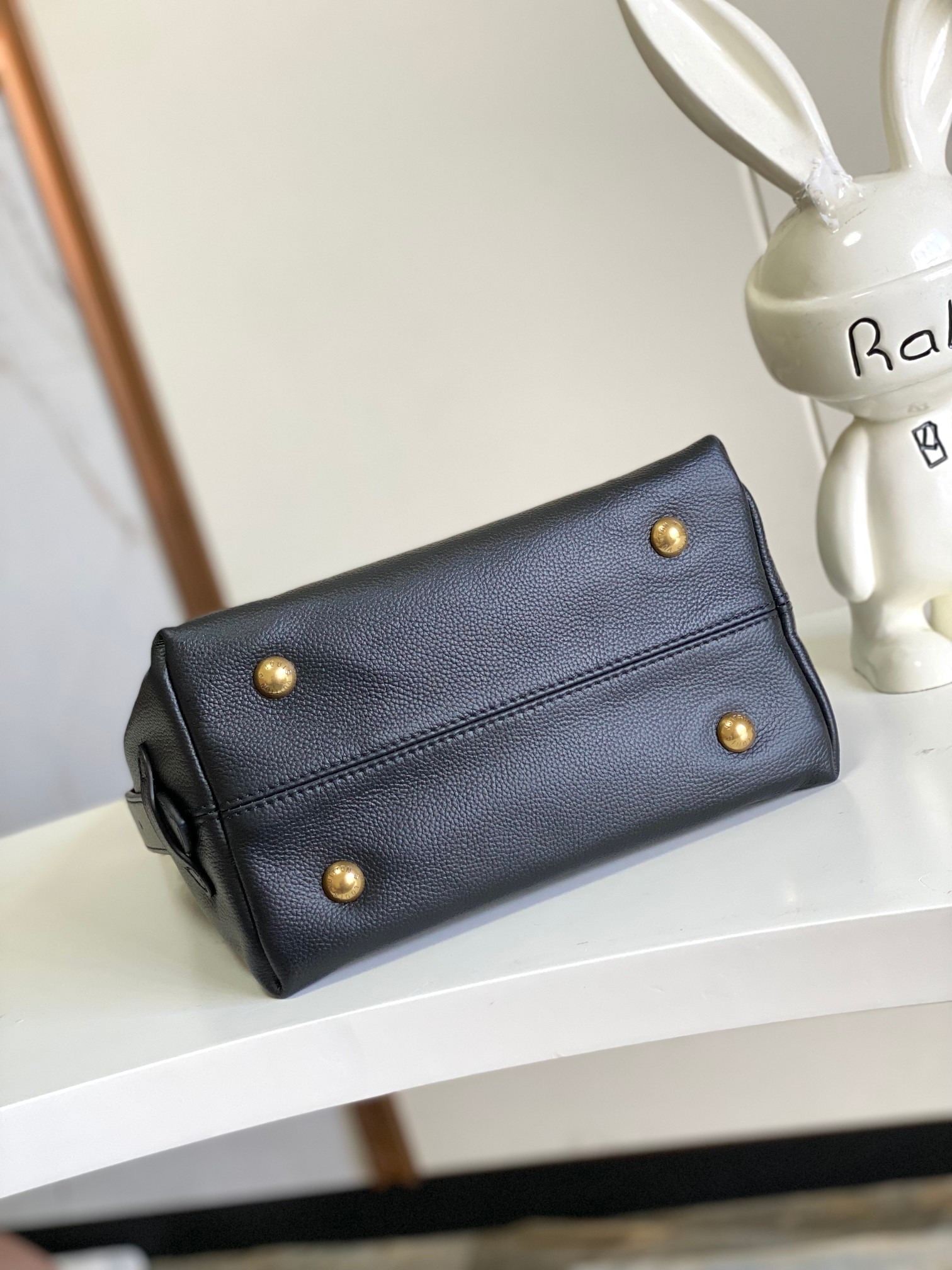 Low Key Hobo Pm Bag Black Smooth Calfskin M25352