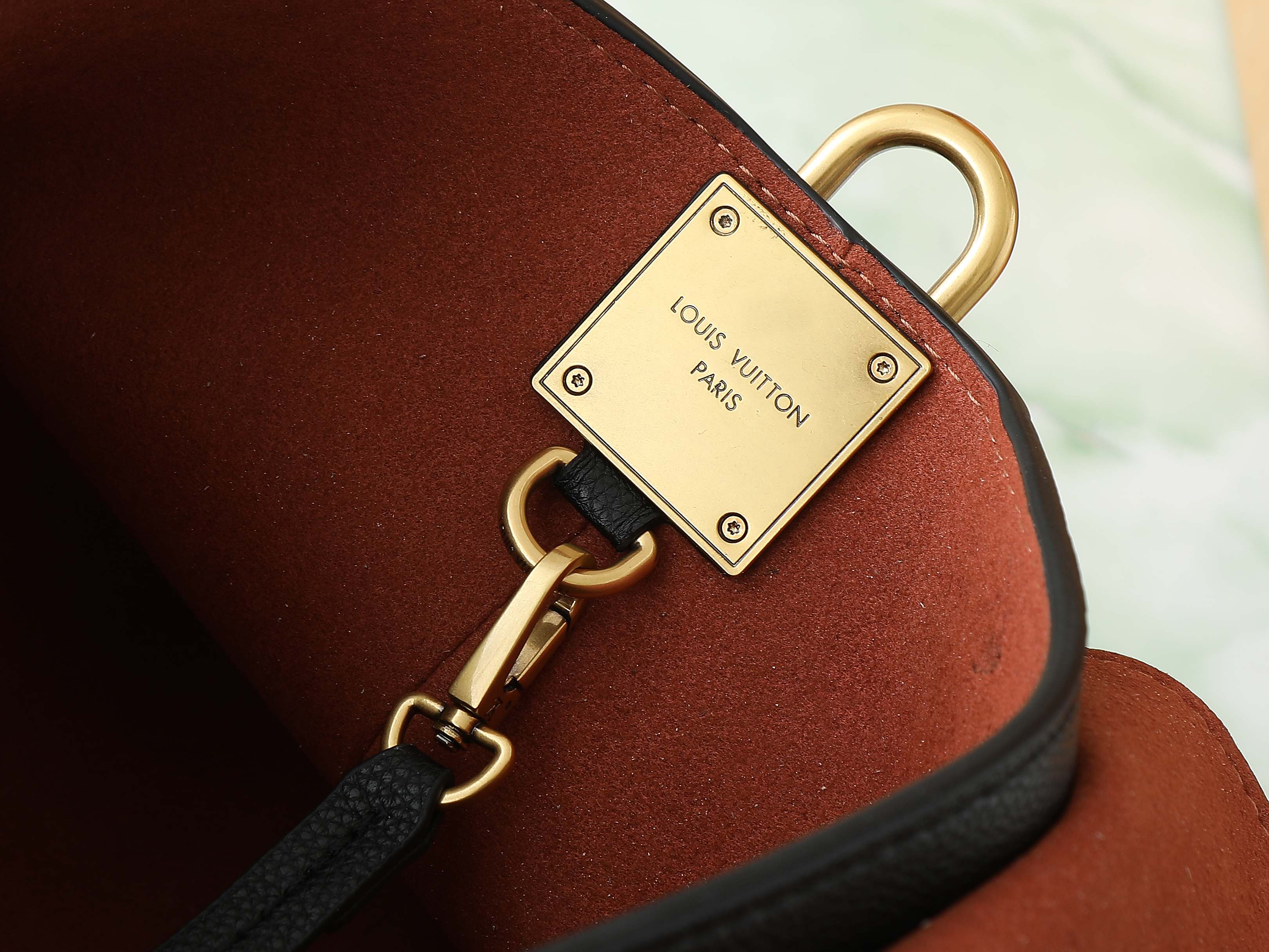 Low Key Messenger Bag Black Calf Leather M13148