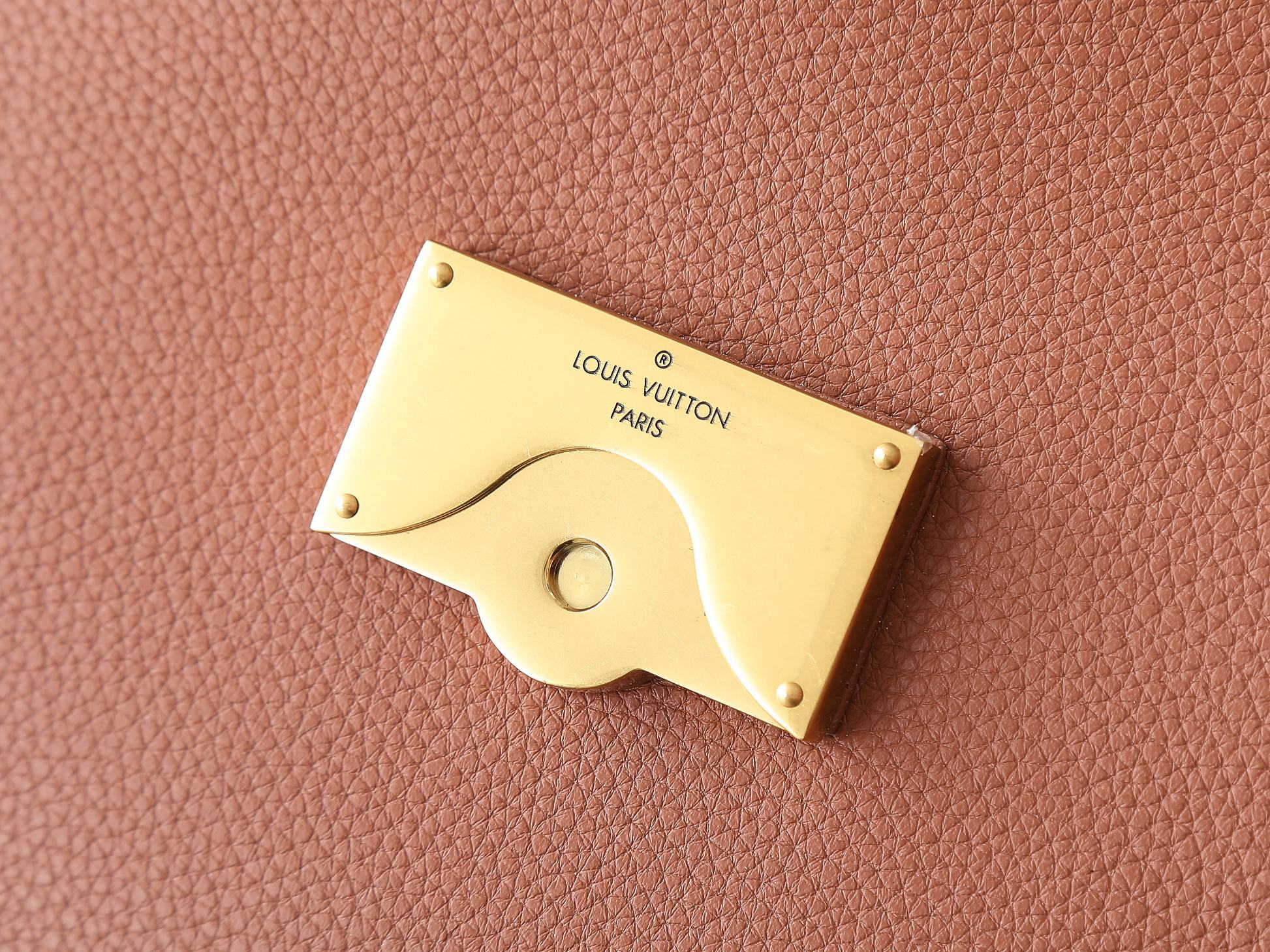 Low Key Messenger Bag Cognac Calf Leather M13151