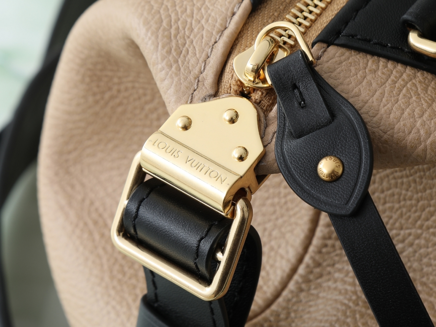Lv Biker Mm Handbags H27 Arizona Lambskin Leather M25557