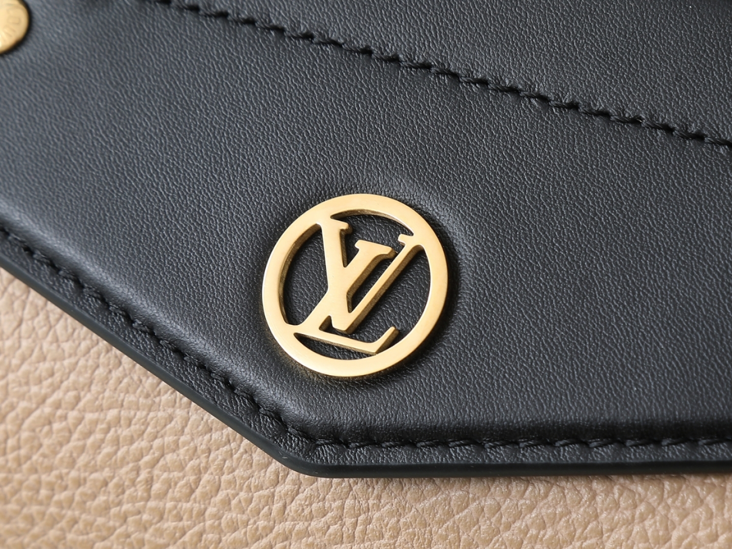 Lv Biker Mm Handbags H27 Arizona Lambskin Leather M25557