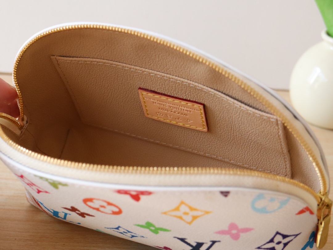 Lv X Tm Cosmetic Pouch Pm Multicolored Monogram White M13744